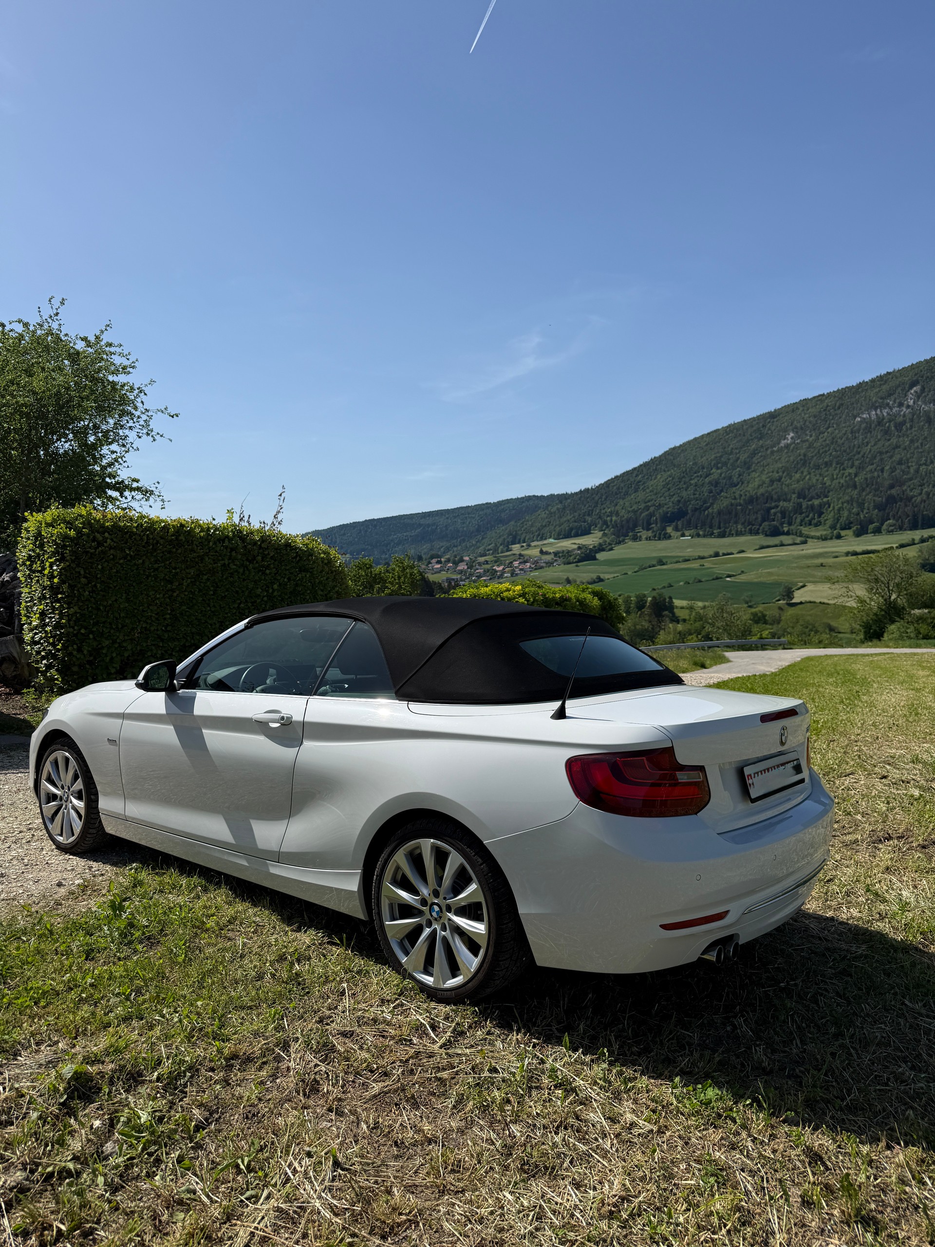 BMW 228i Cabriolet Luxury Line-image-1