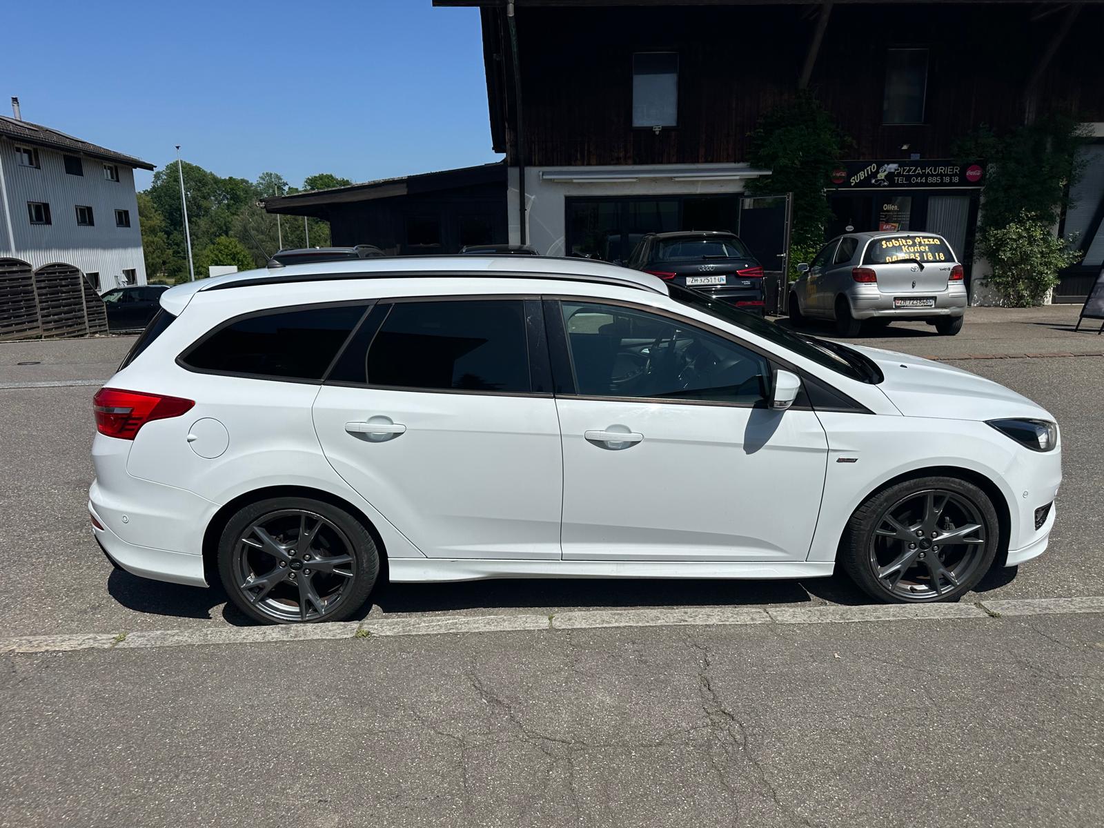 FORD Focus 1.0 SCTi ST Line Automatic-image-4
