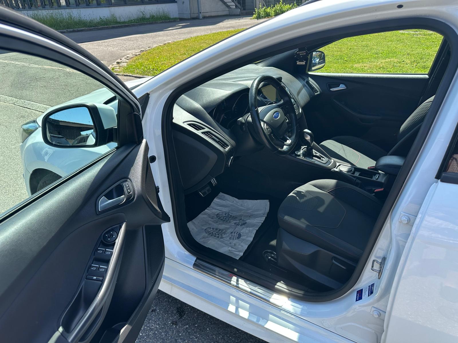 FORD Focus 1.0 SCTi ST Line Automatic-image-6