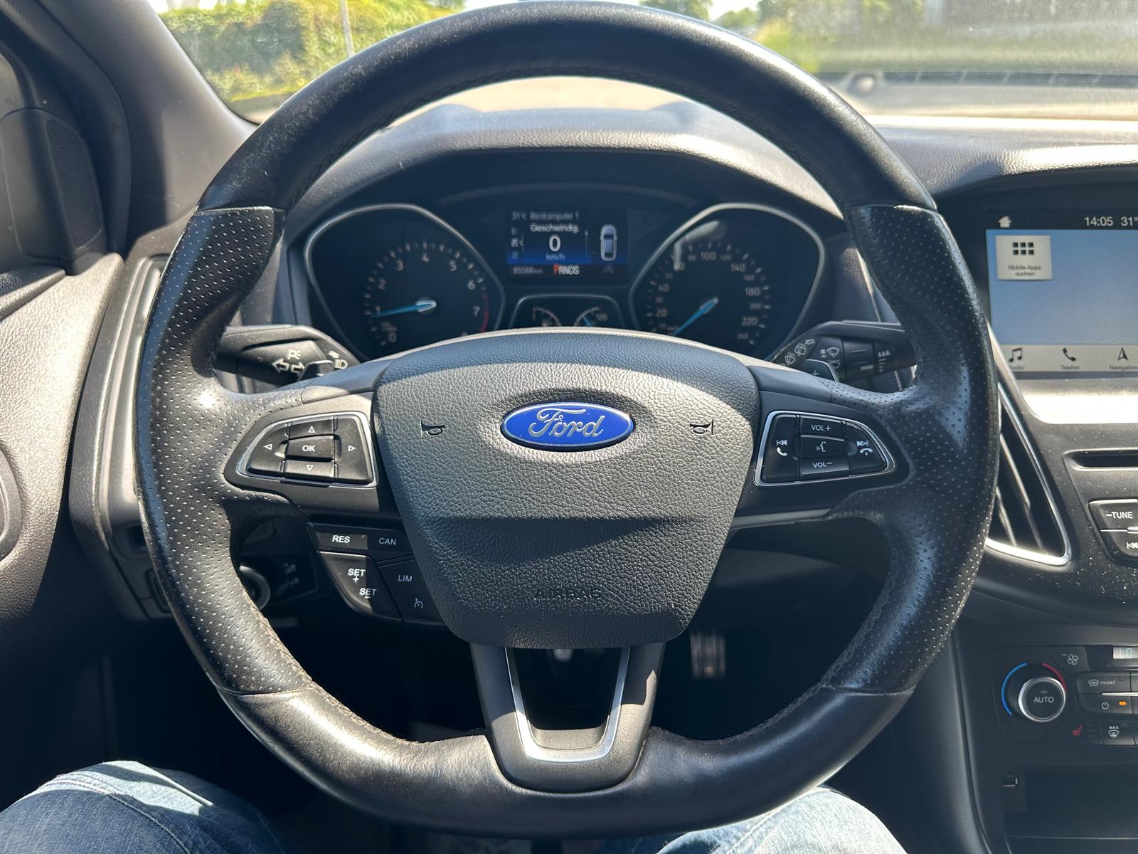 FORD Focus 1.0 SCTi ST Line Automatic-image-8