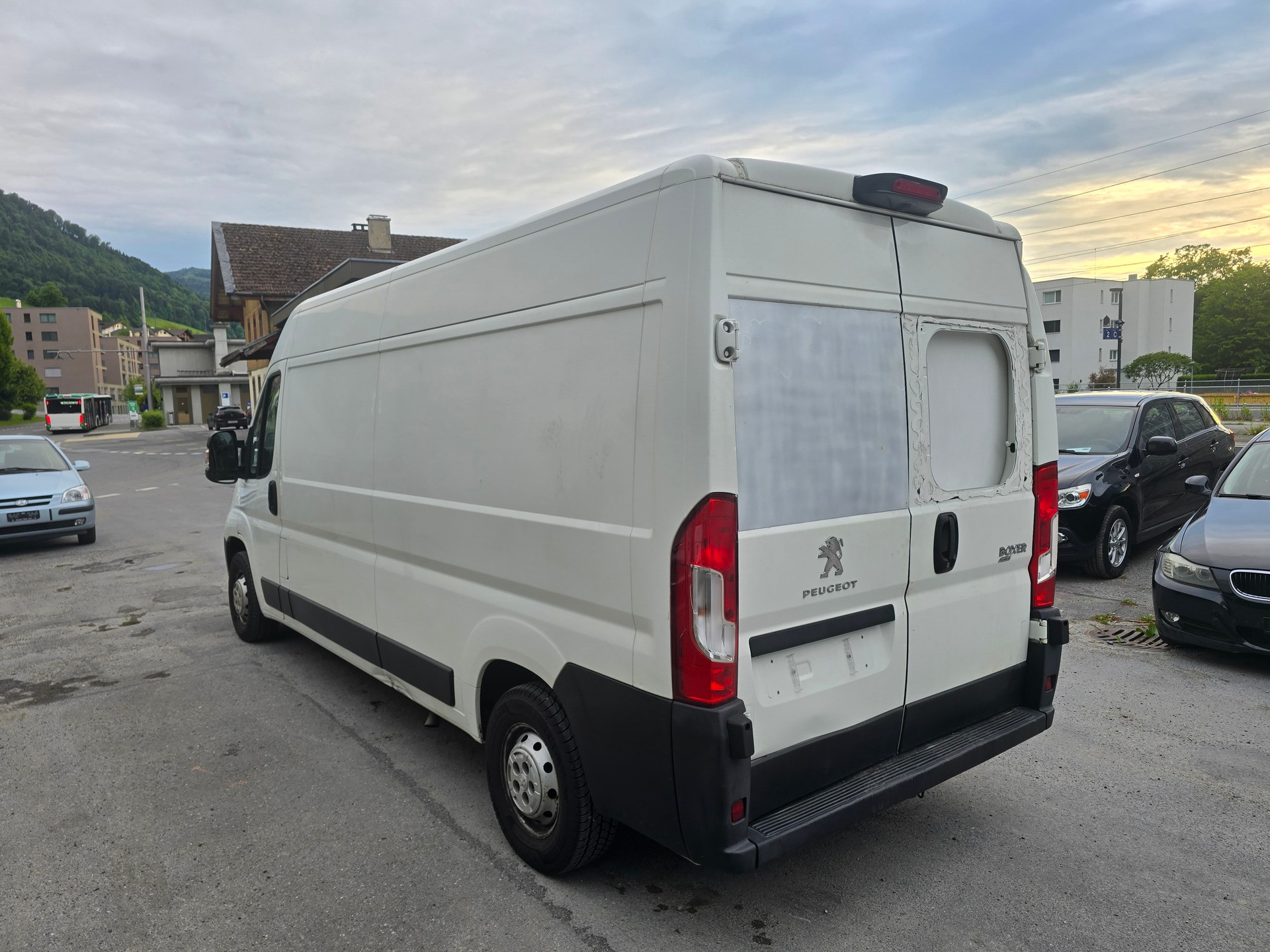 PEUGEOT Boxer 2.0 HDI 333 Active L3H2-image-2