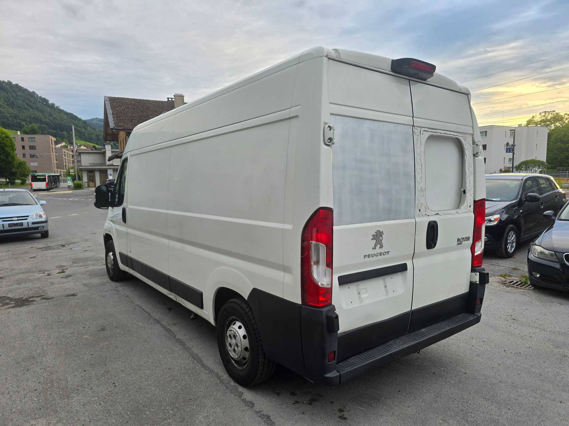 PEUGEOT Boxer 2.0 HDI 333 Active L3H2-image-6