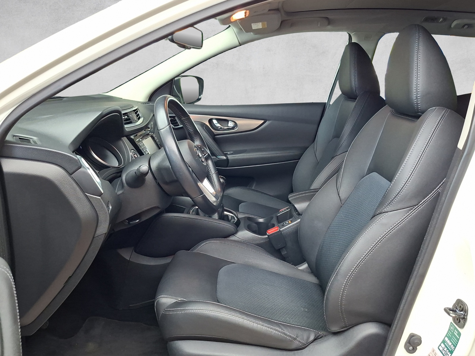NISSAN Qashqai 1.6 dCi Tekna 4x4-image-10