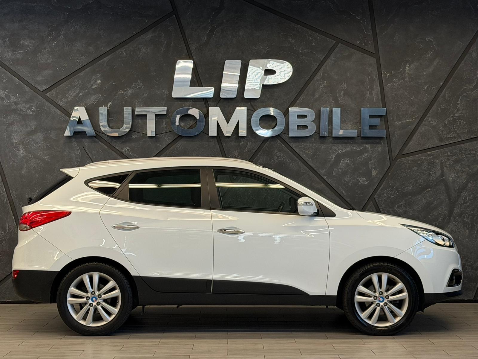 HYUNDAI iX 35 2.0 CRDi Premium 4WD Automatic-image-3