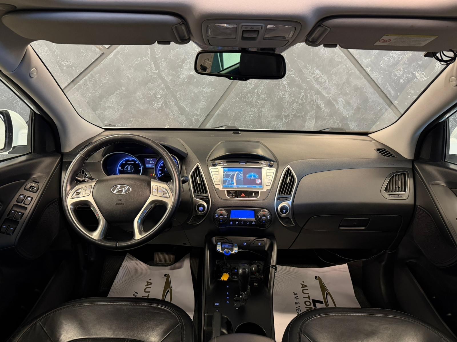 HYUNDAI iX 35 2.0 CRDi Premium 4WD Automatic-image-8