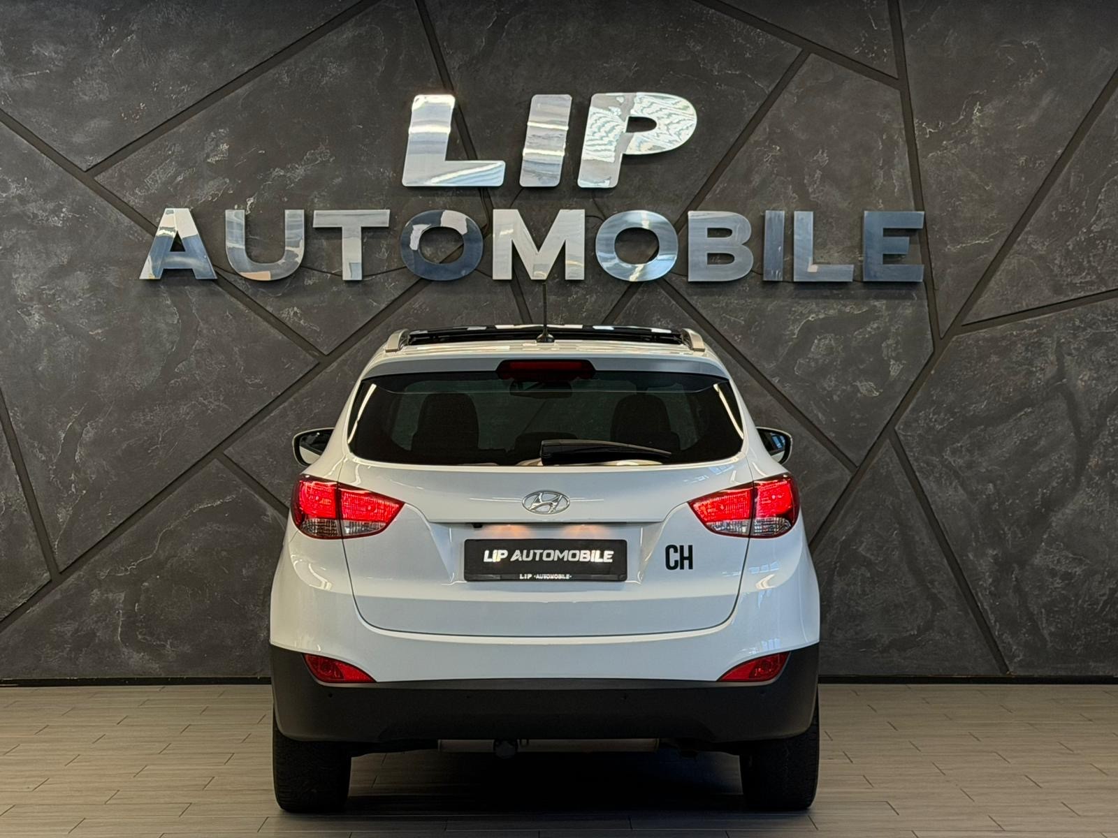HYUNDAI iX 35 2.0 CRDi Premium 4WD Automatic-image-6