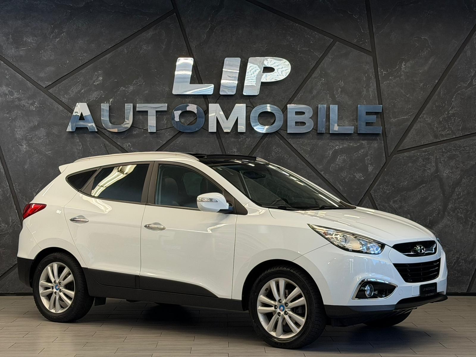 HYUNDAI iX 35 2.0 CRDi Premium 4WD Automatic-image-2