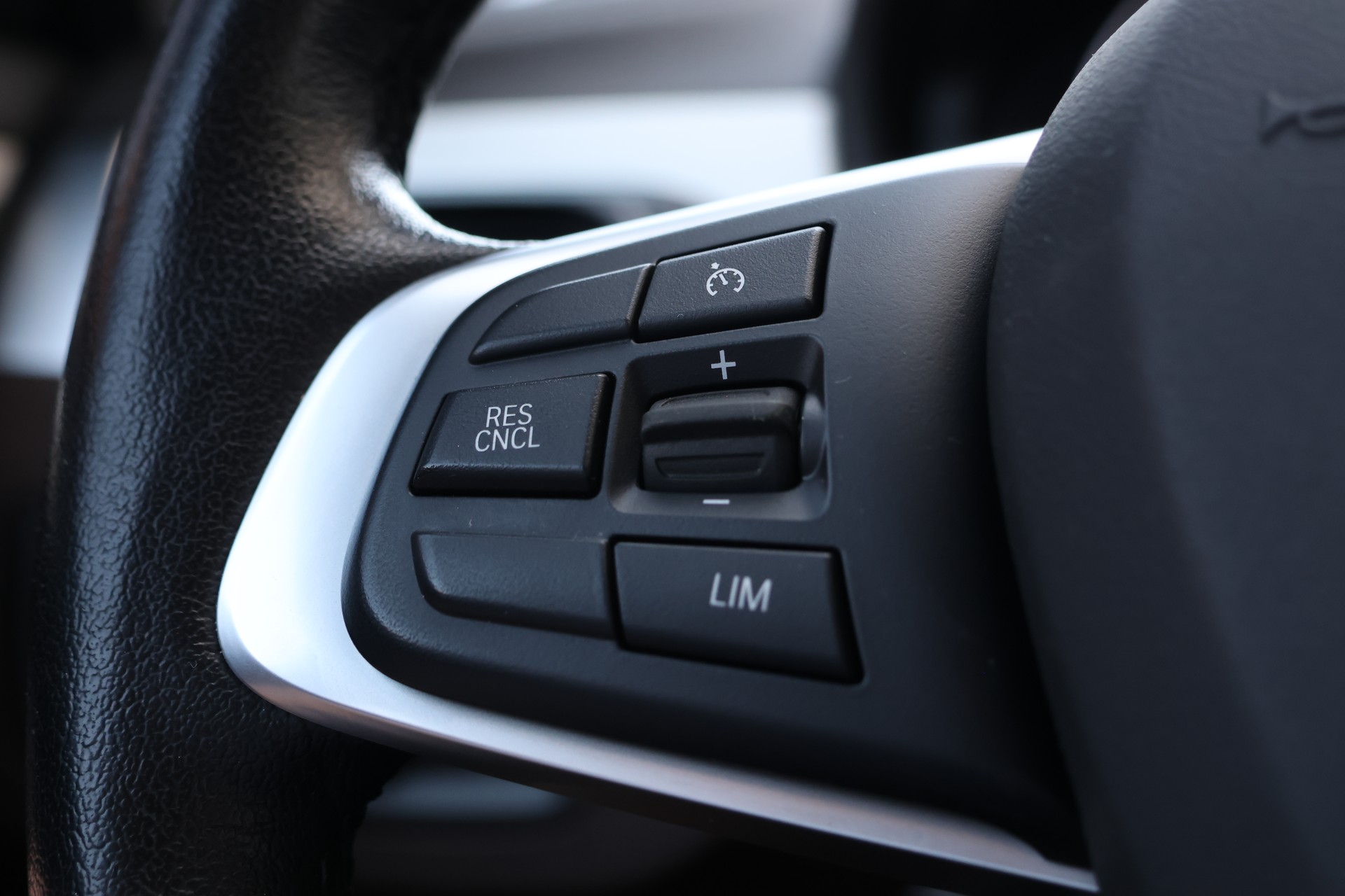 BMW X1 xDrive 18d Sport Line Steptronic-image-23