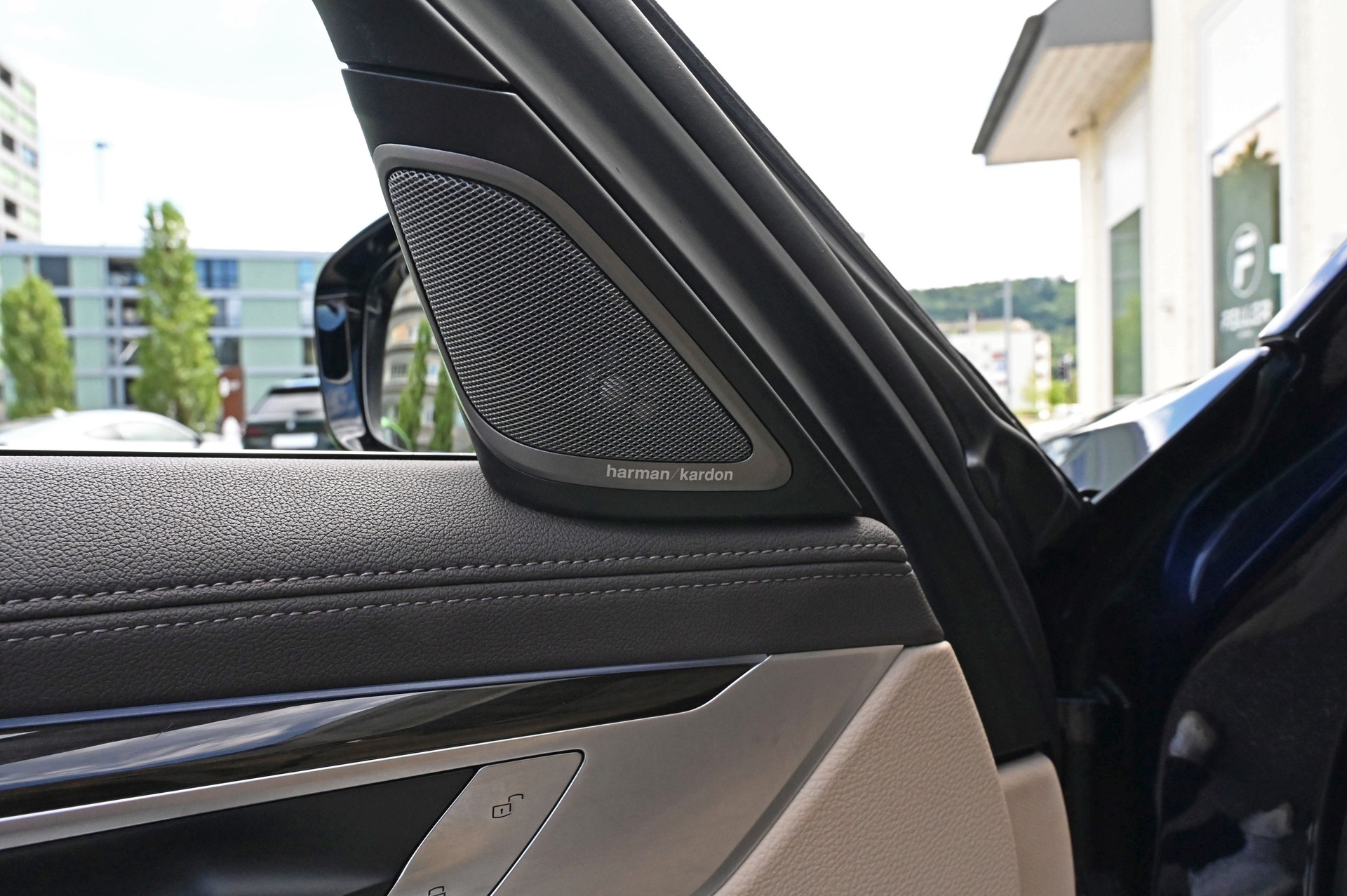 BMW 750i xDrive Steptronic-image-17
