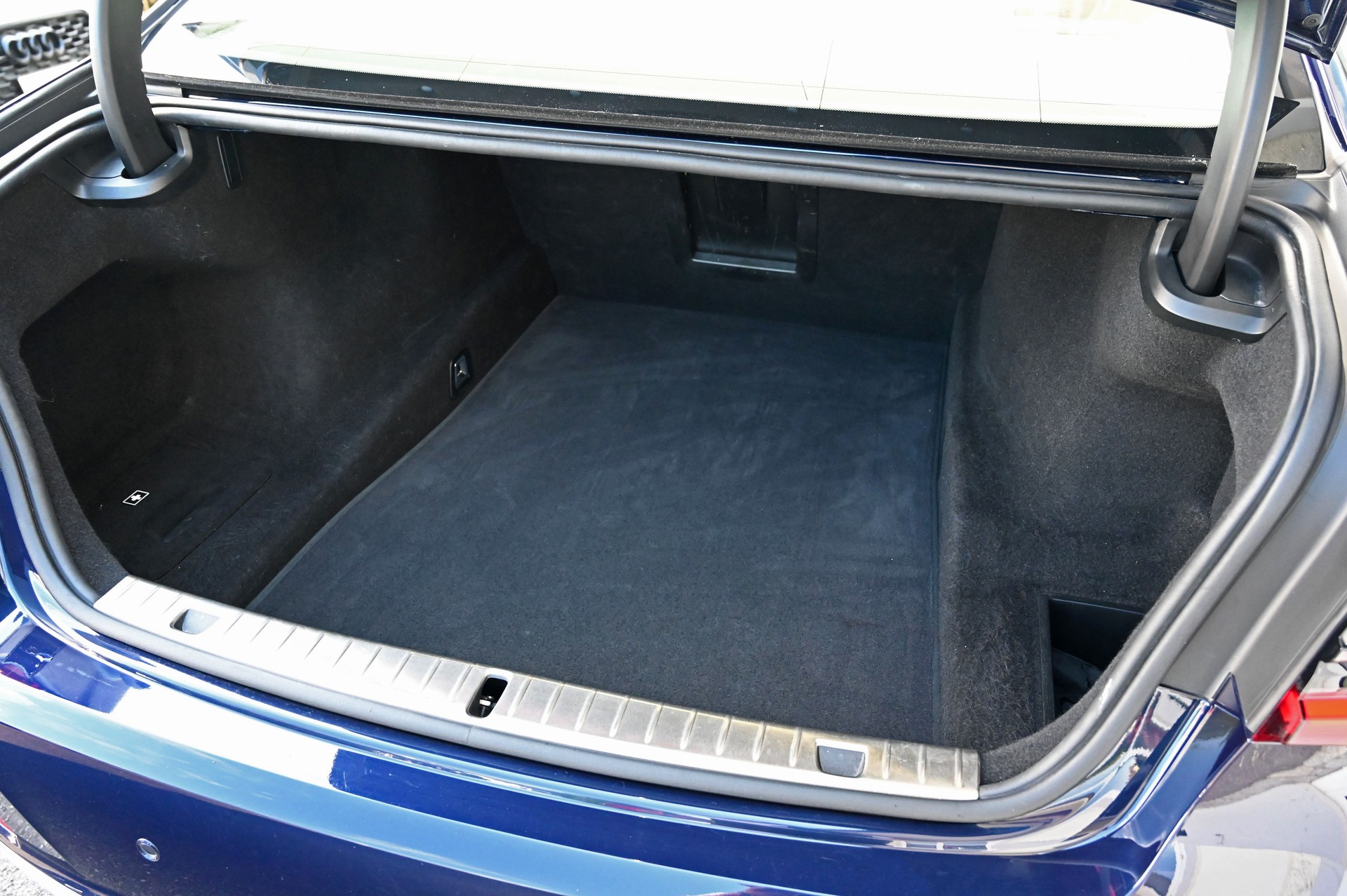 BMW 750i xDrive Steptronic-image-28