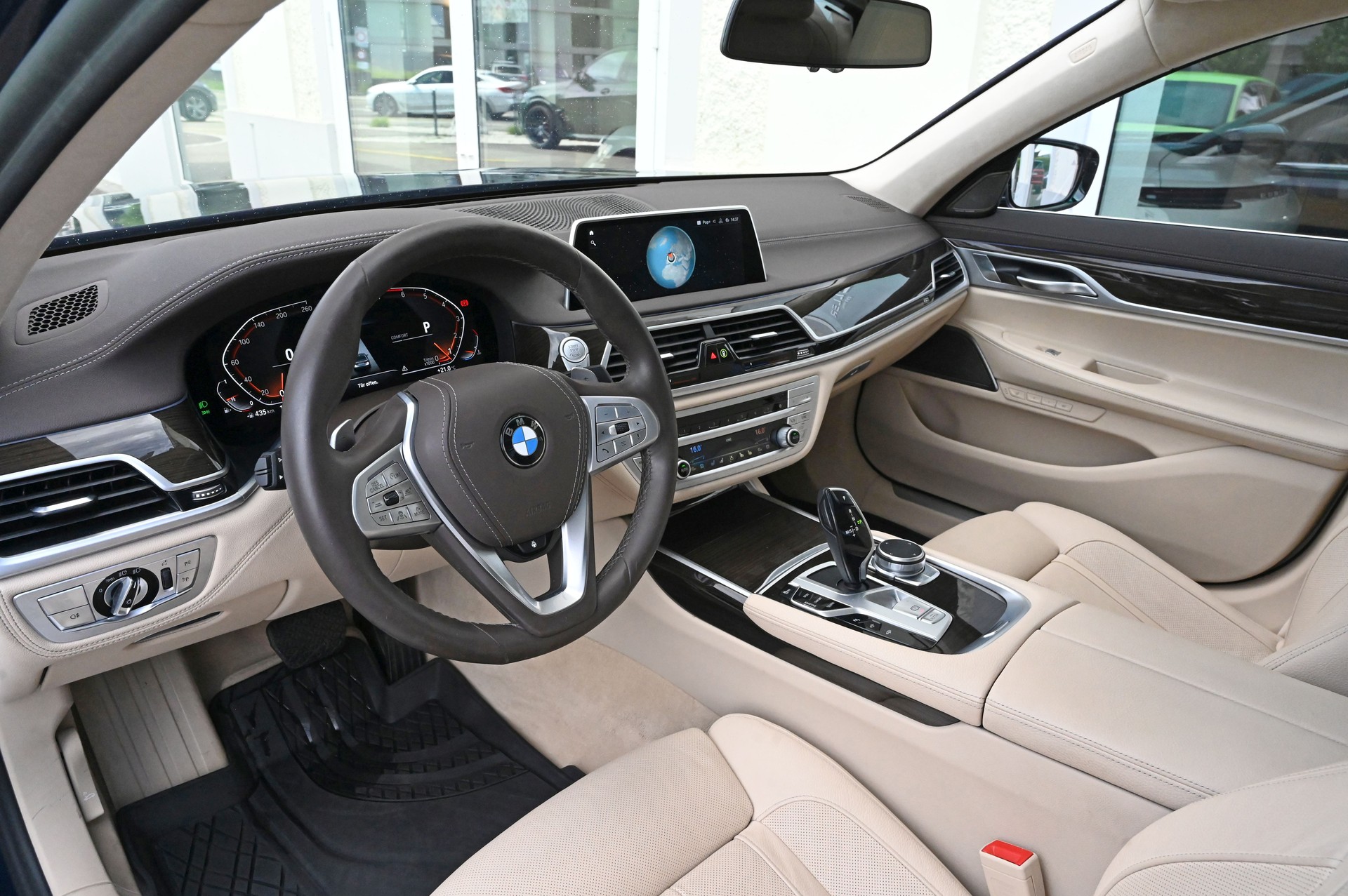 BMW 750i xDrive Steptronic-image-11