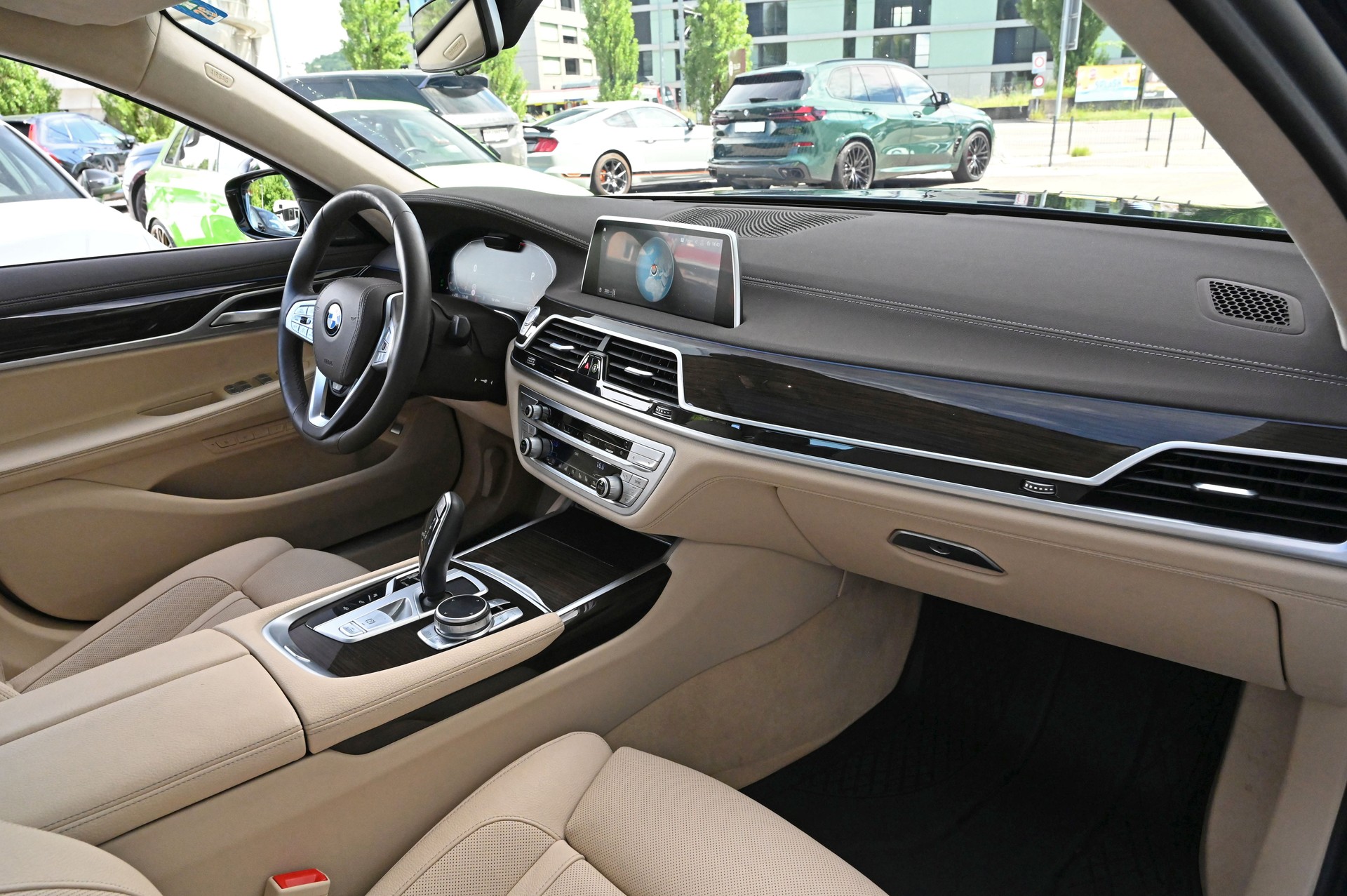 BMW 750i xDrive Steptronic-image-25