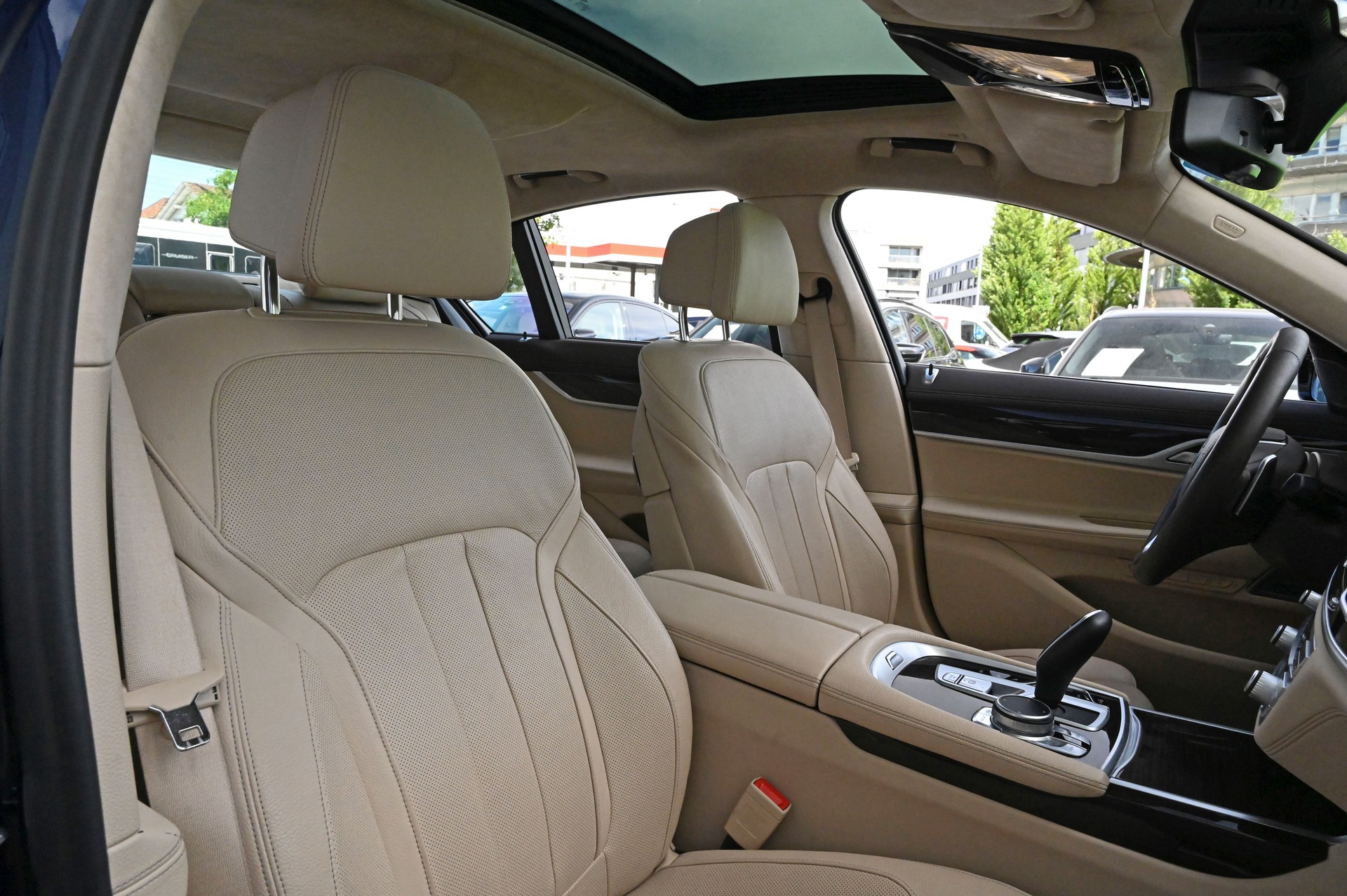 BMW 750i xDrive Steptronic-image-26