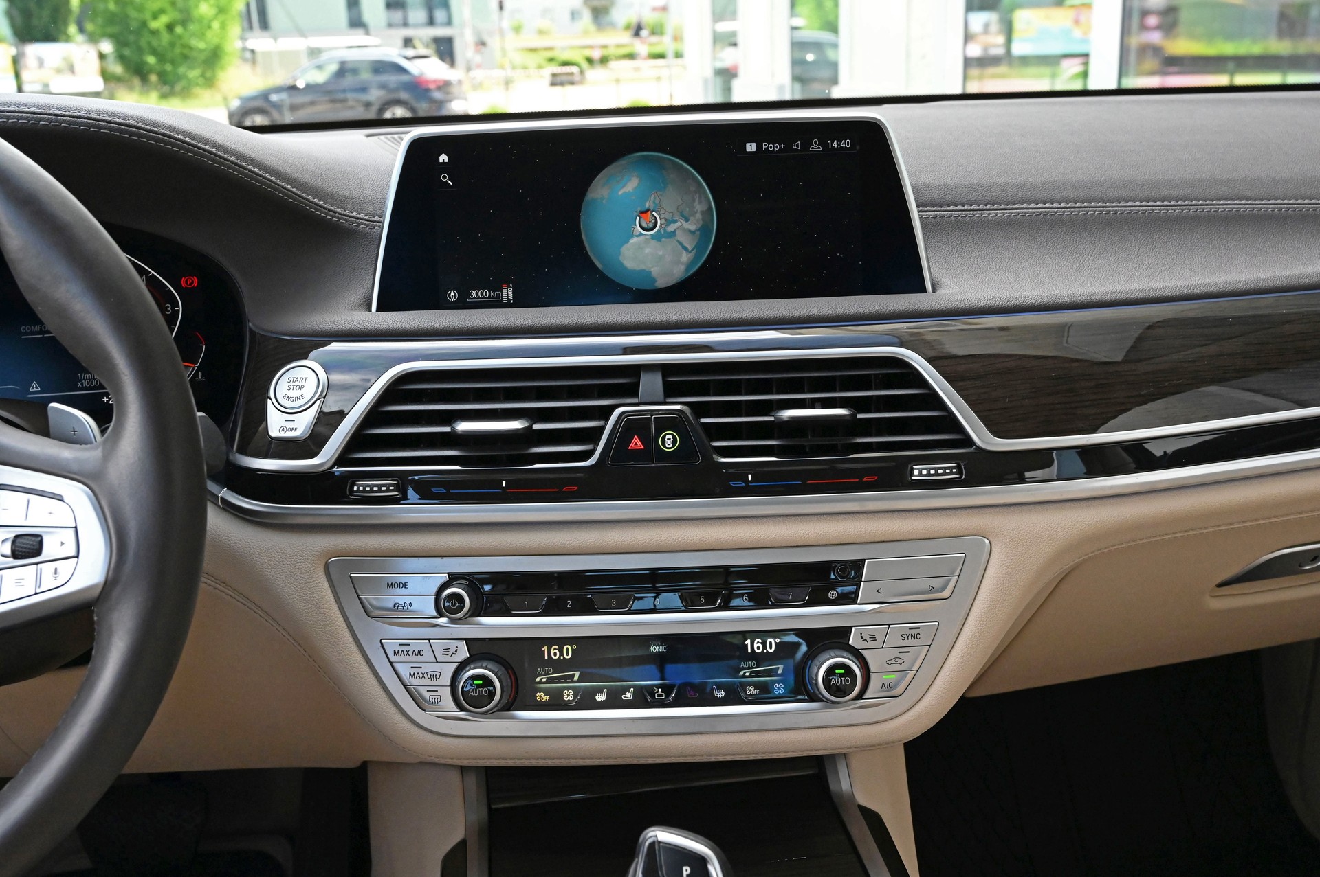 BMW 750i xDrive Steptronic-image-15