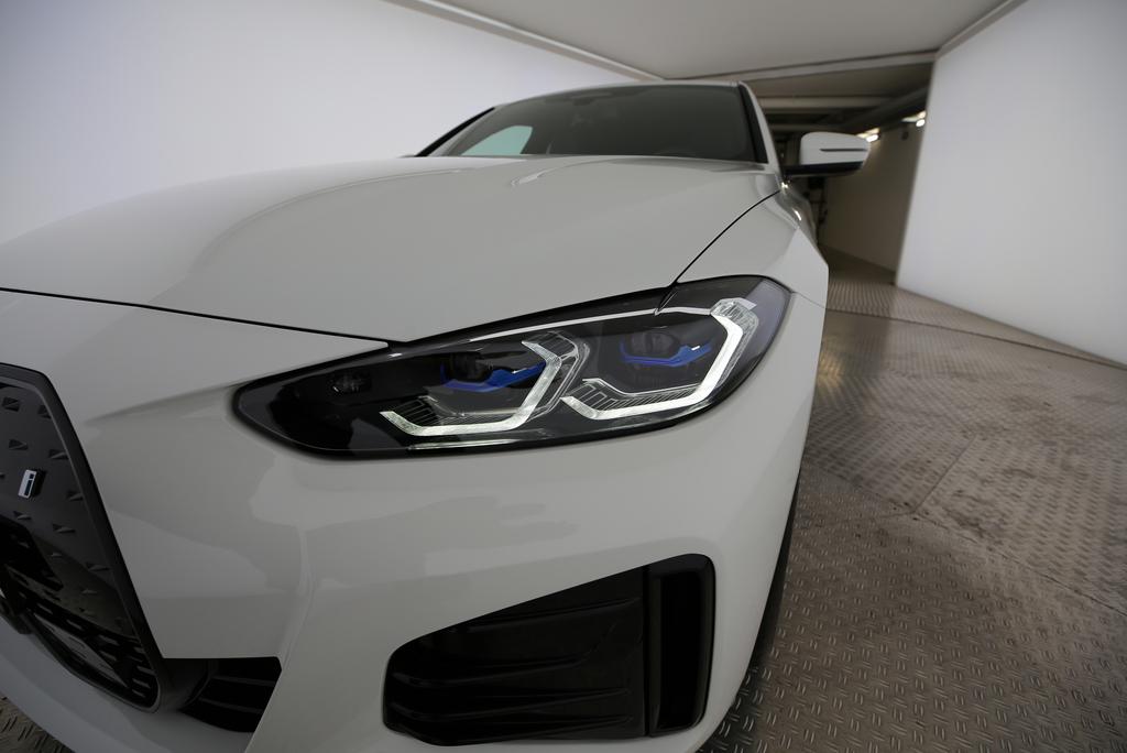 BMW i4 eDrive40-image-16
