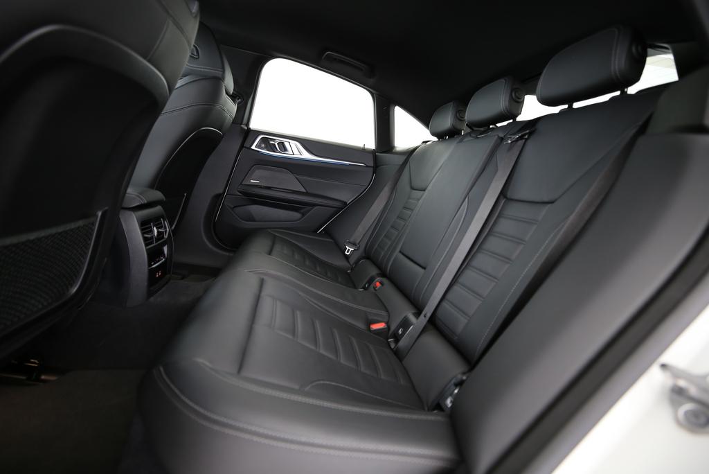 BMW i4 eDrive40-image-12