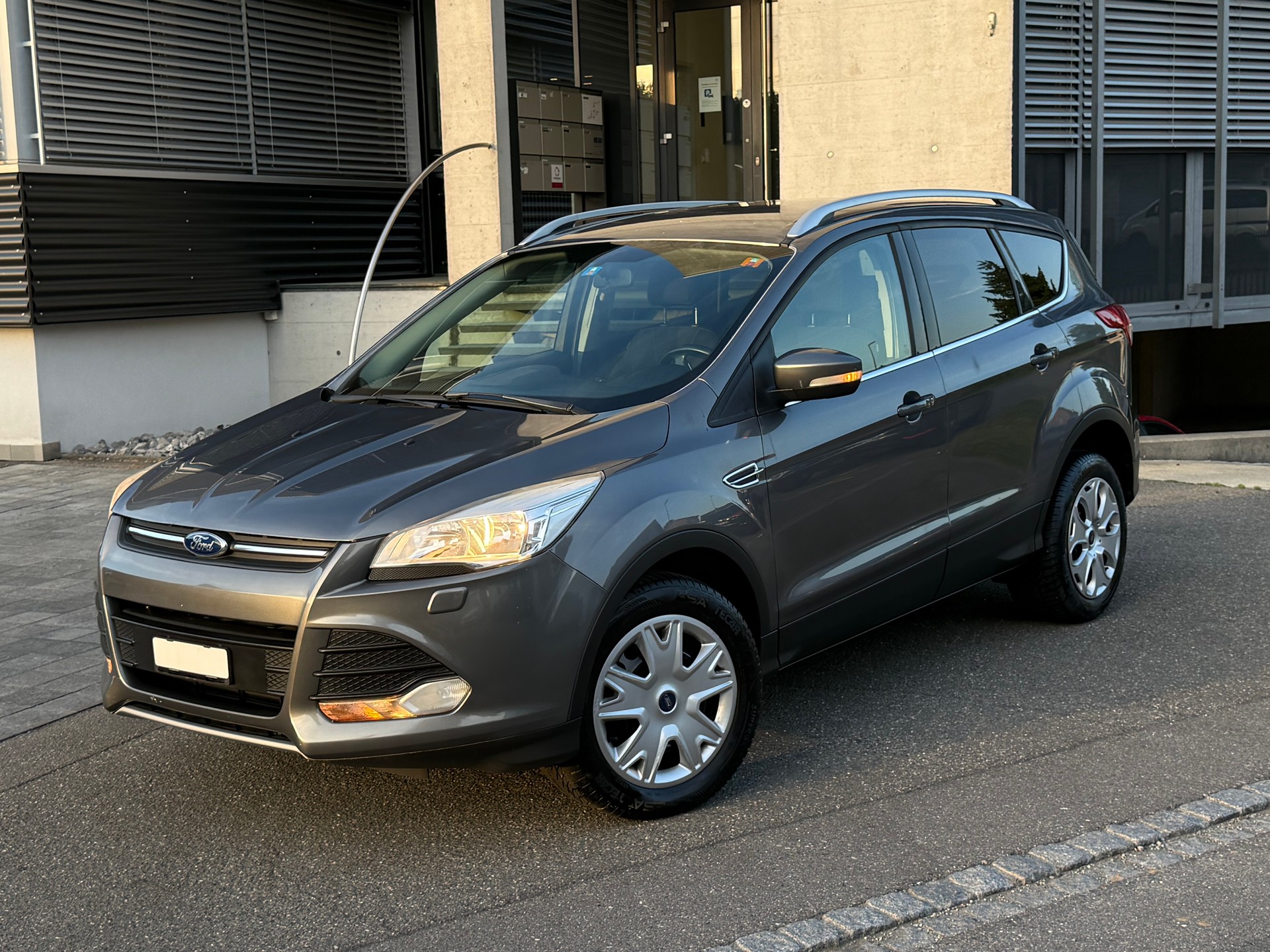 FORD Kuga 2.0 TDCi Titanium 4WD PowerShift-image-3