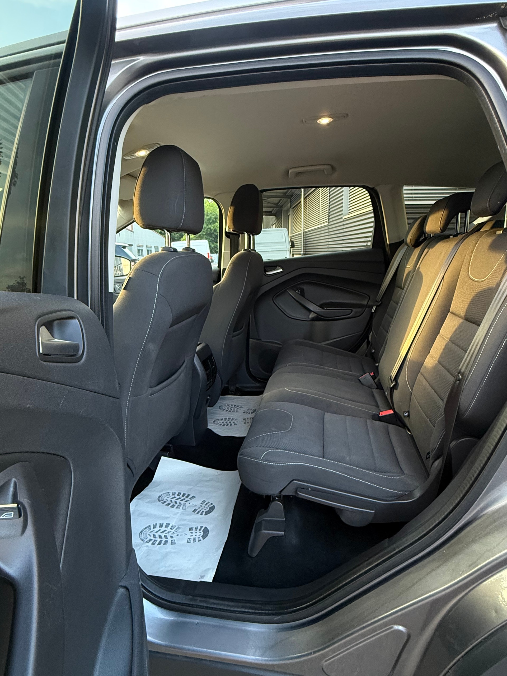 FORD Kuga 2.0 TDCi Titanium 4WD PowerShift-image-4