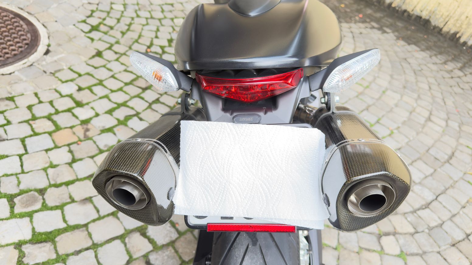 DUCATI MONSTER 696-image-1