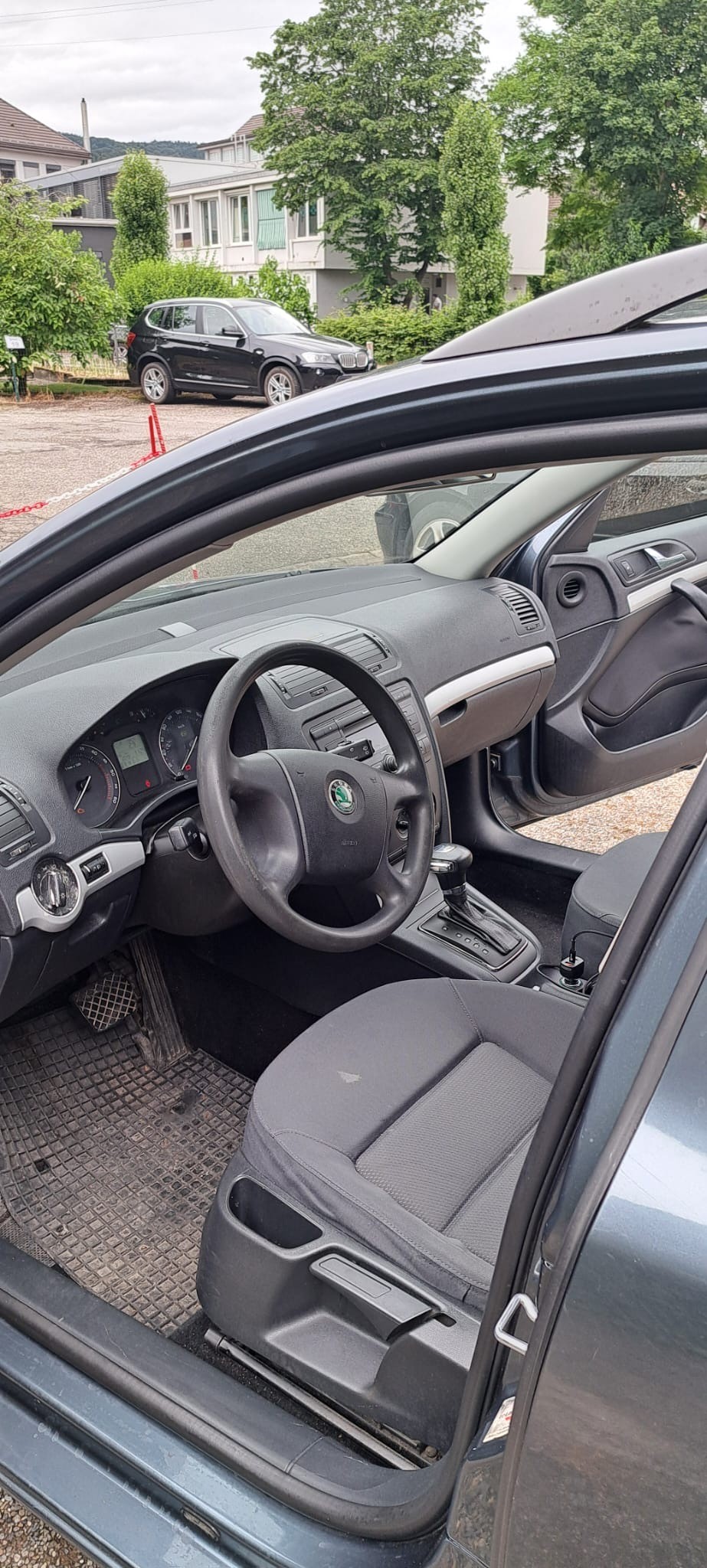 SKODA 1.9 TDI 105 Elegance DSG-image-4