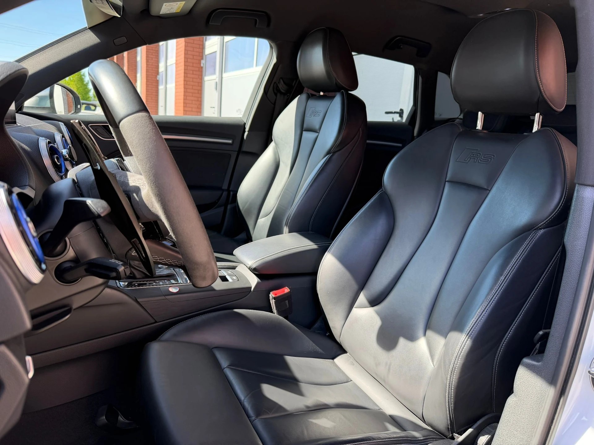 AUDI RS3 Sportback 2.5 TSI quattro S-tronic-image-13