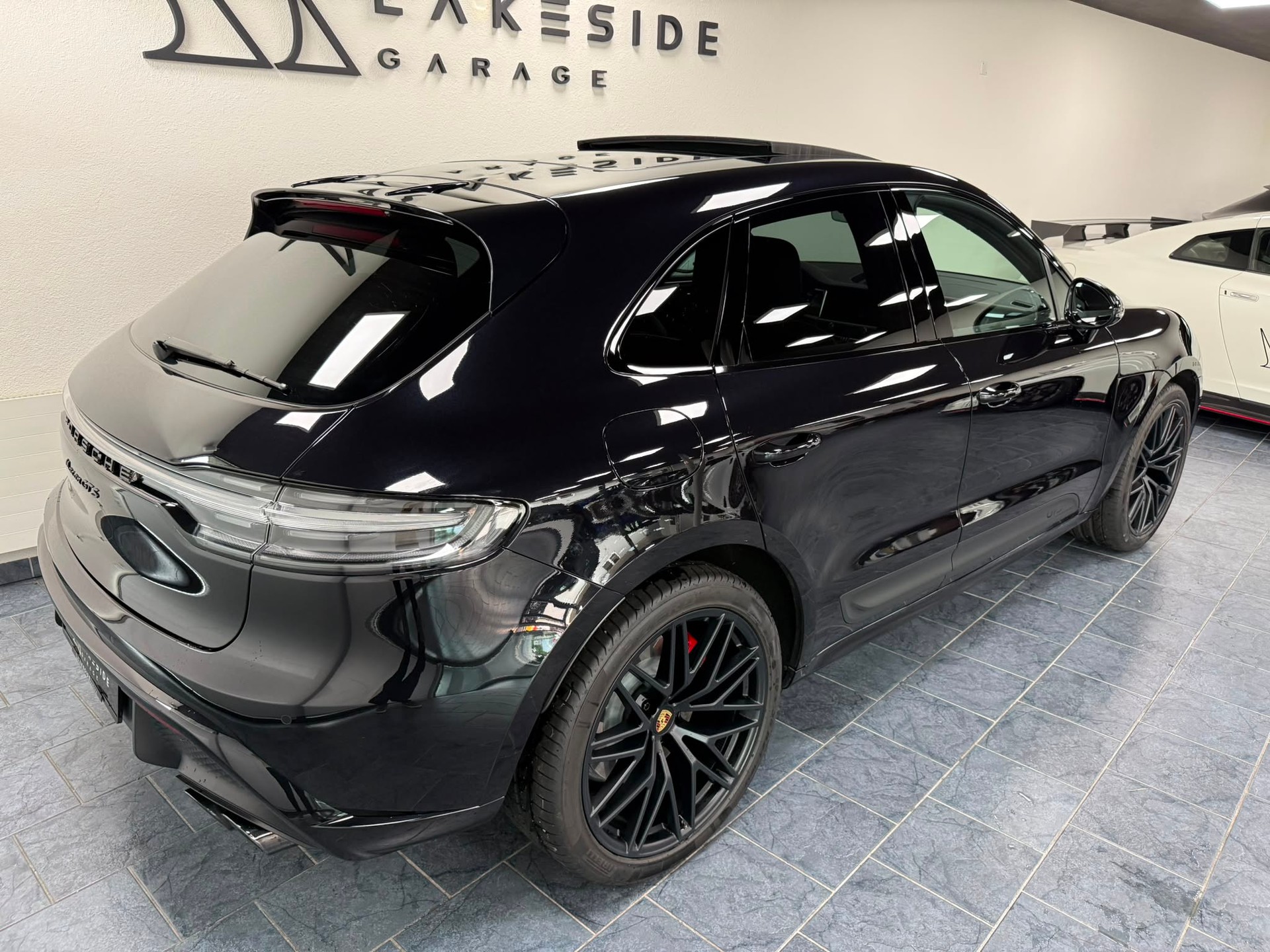 PORSCHE Macan GTS PDK-showroom-element-3