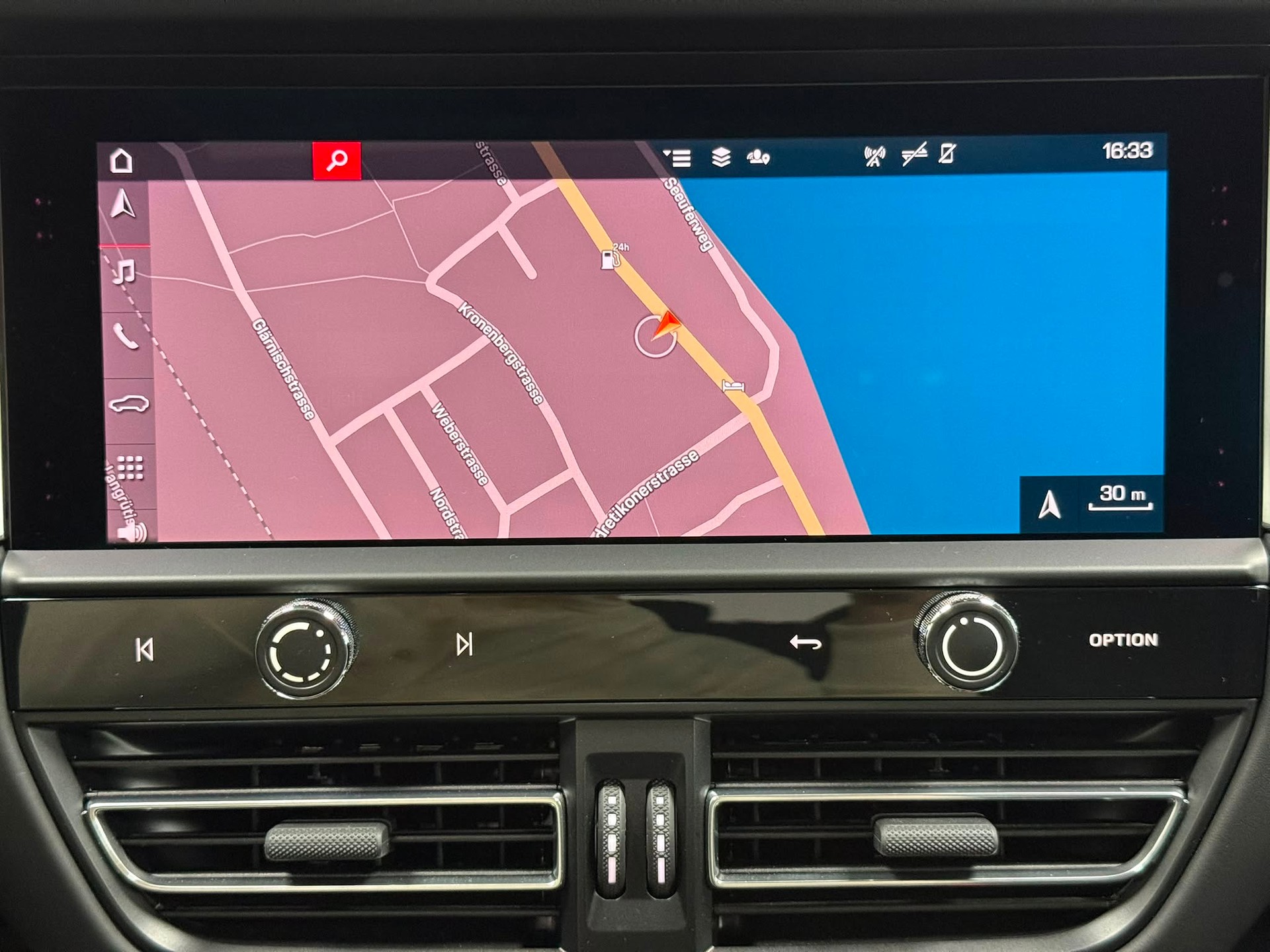PORSCHE Macan GTS PDK-image-20
