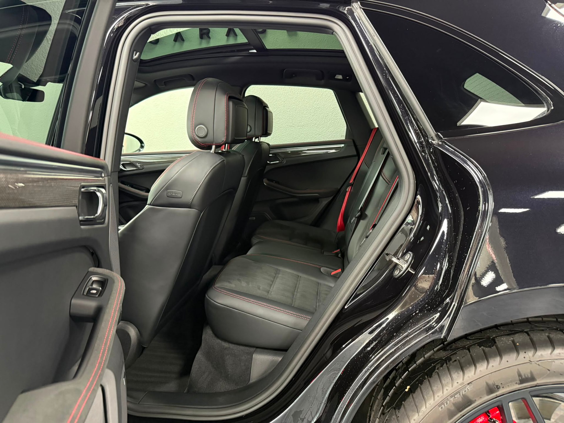 PORSCHE Macan GTS PDK-image-10