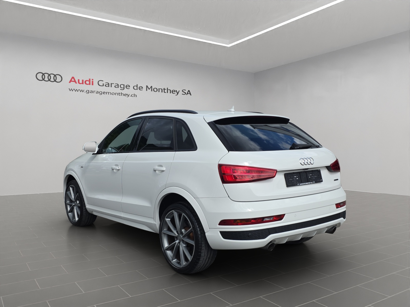 AUDI Q3 2.0 TFSI sport quattro S-tronic-image-5