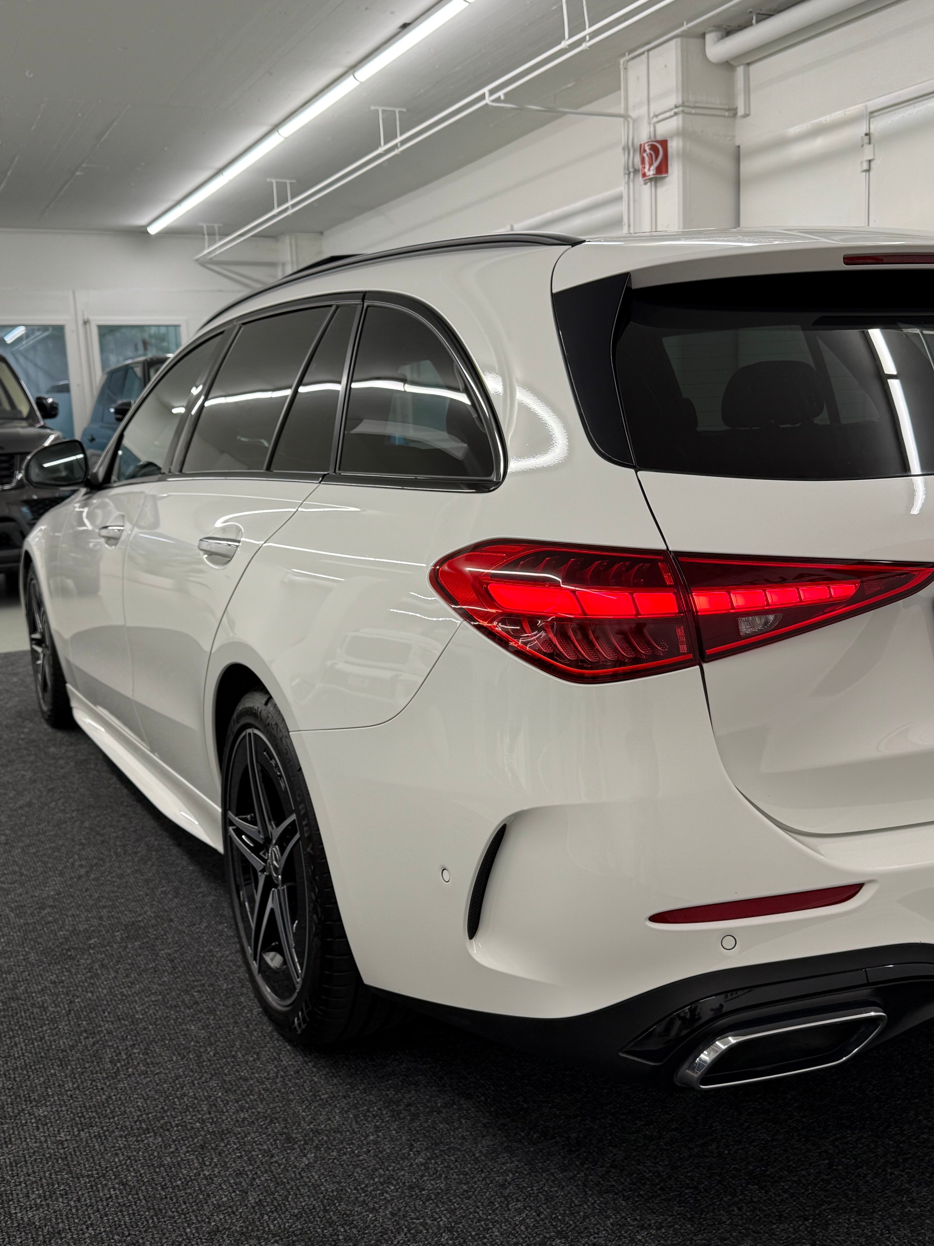 MERCEDES-BENZ C 220 d T 4Matic AMG Line-image-8