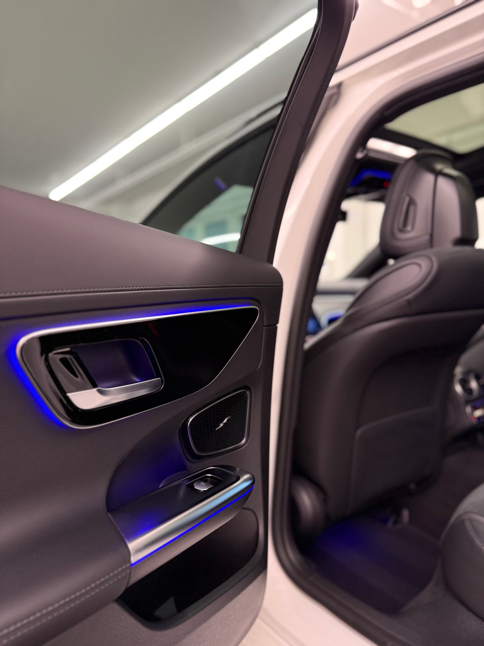 MERCEDES-BENZ C 220 d T 4Matic AMG Line-image-23