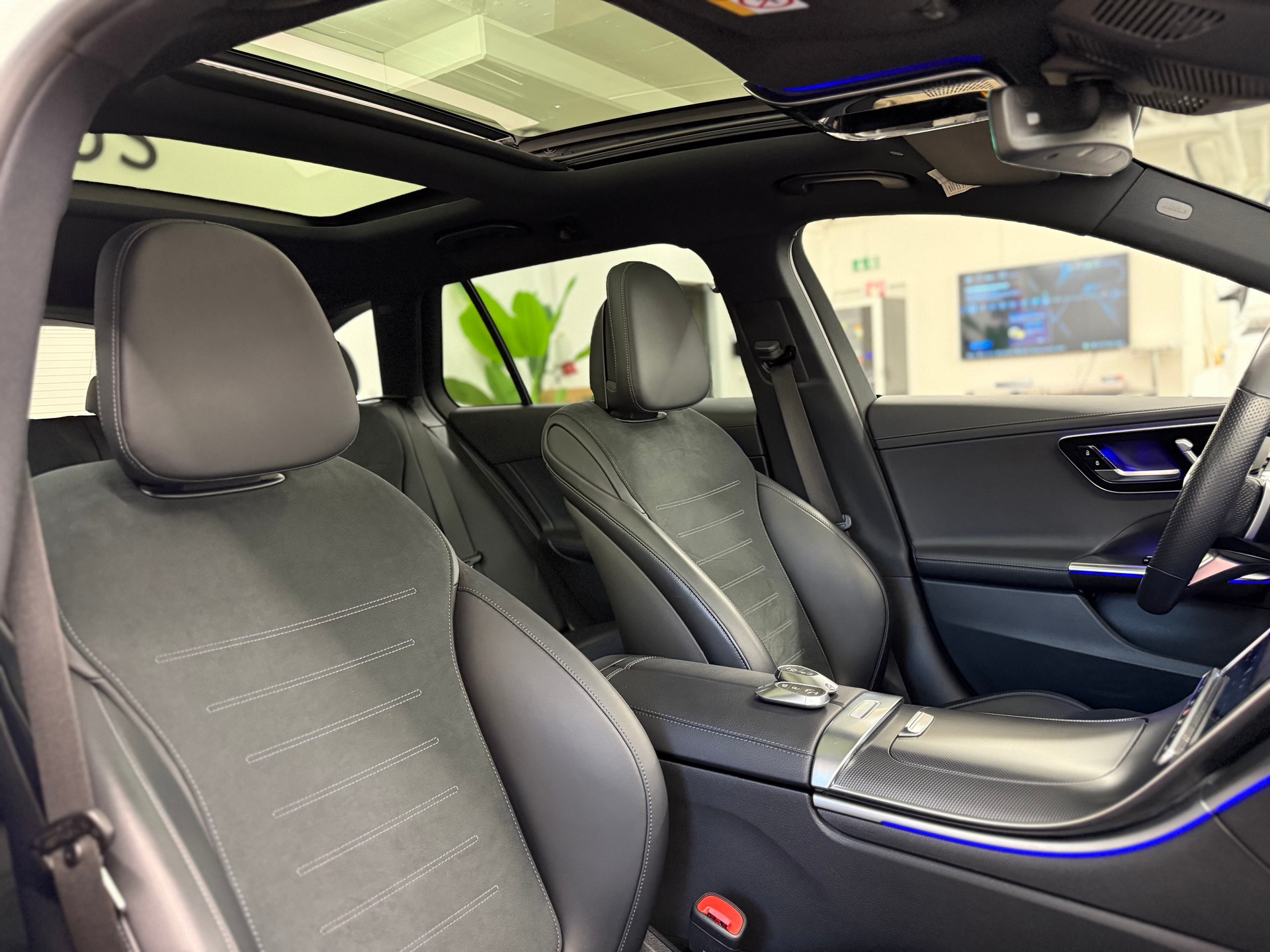 MERCEDES-BENZ C 220 d T 4Matic AMG Line-image-26