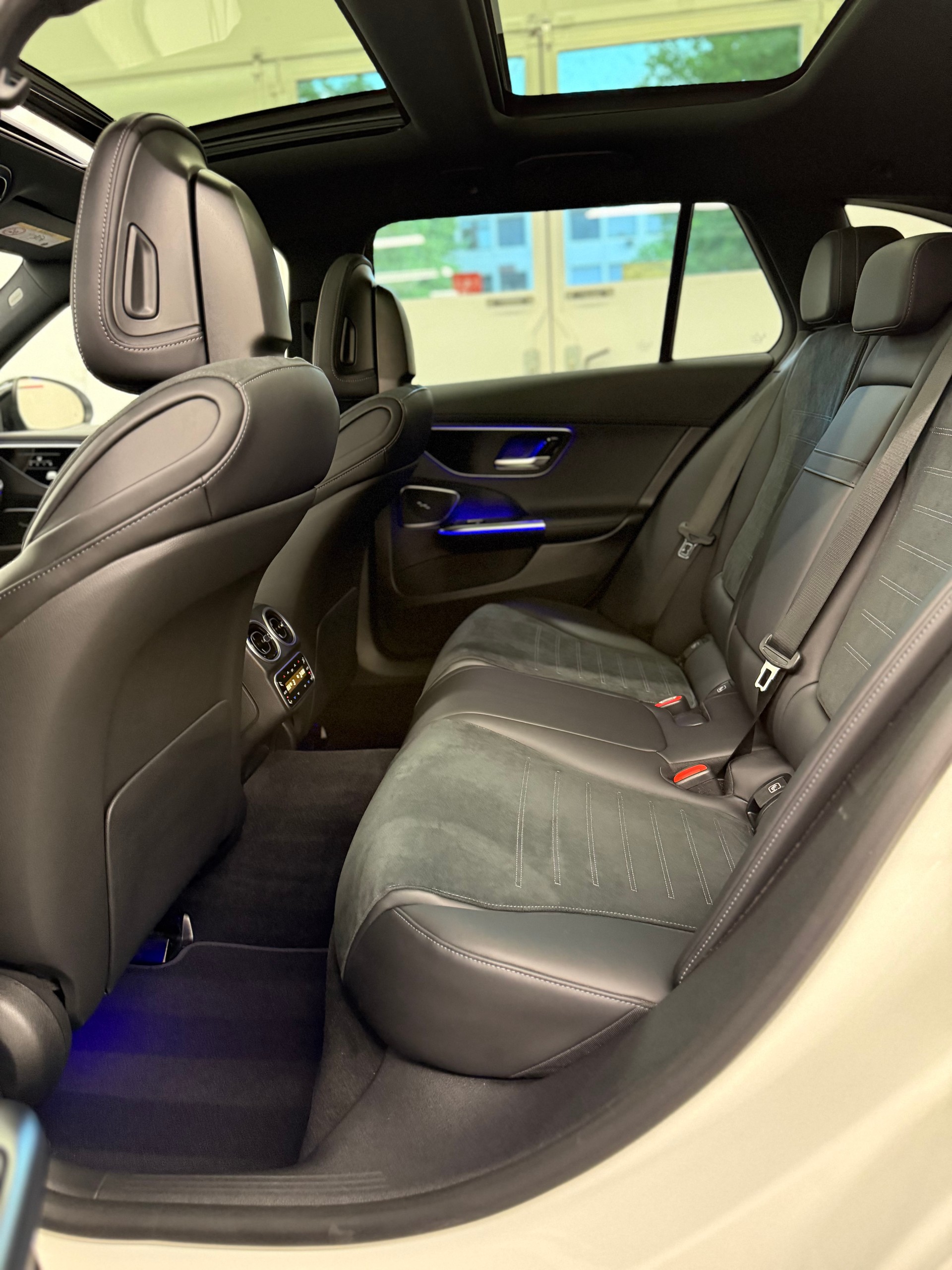 MERCEDES-BENZ C 220 d T 4Matic AMG Line-image-22