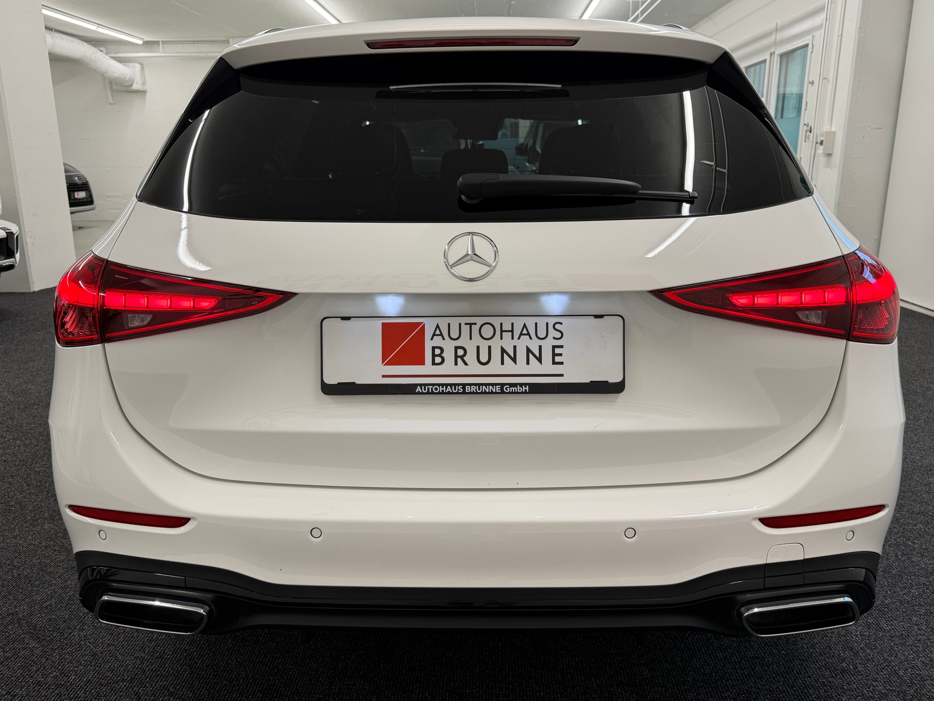 MERCEDES-BENZ C 220 d T 4Matic AMG Line-image-6
