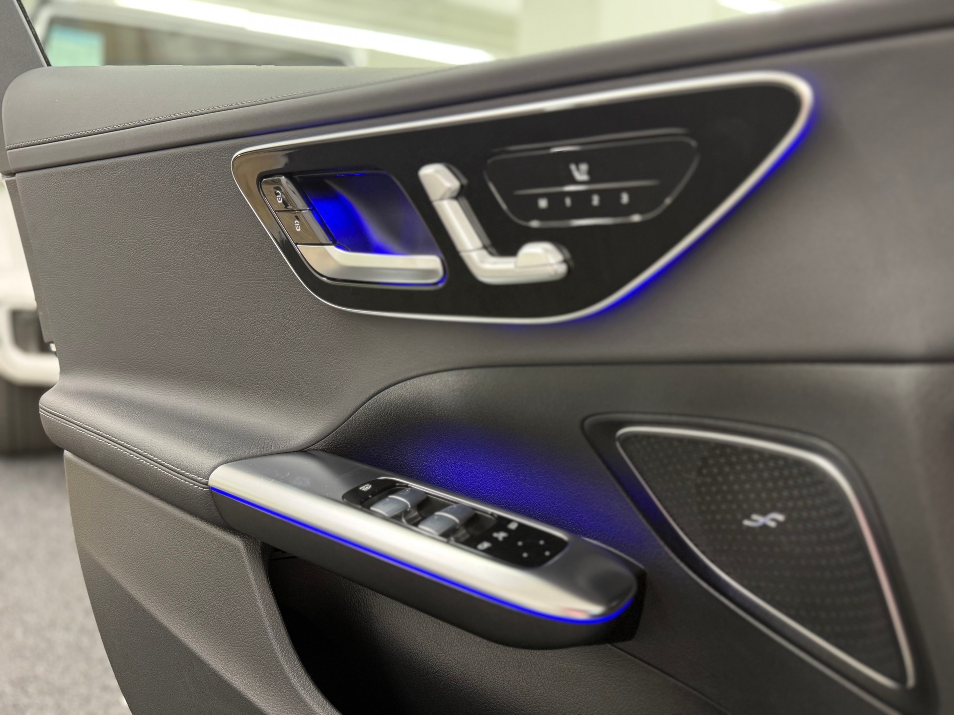 MERCEDES-BENZ C 220 d T 4Matic AMG Line-image-27