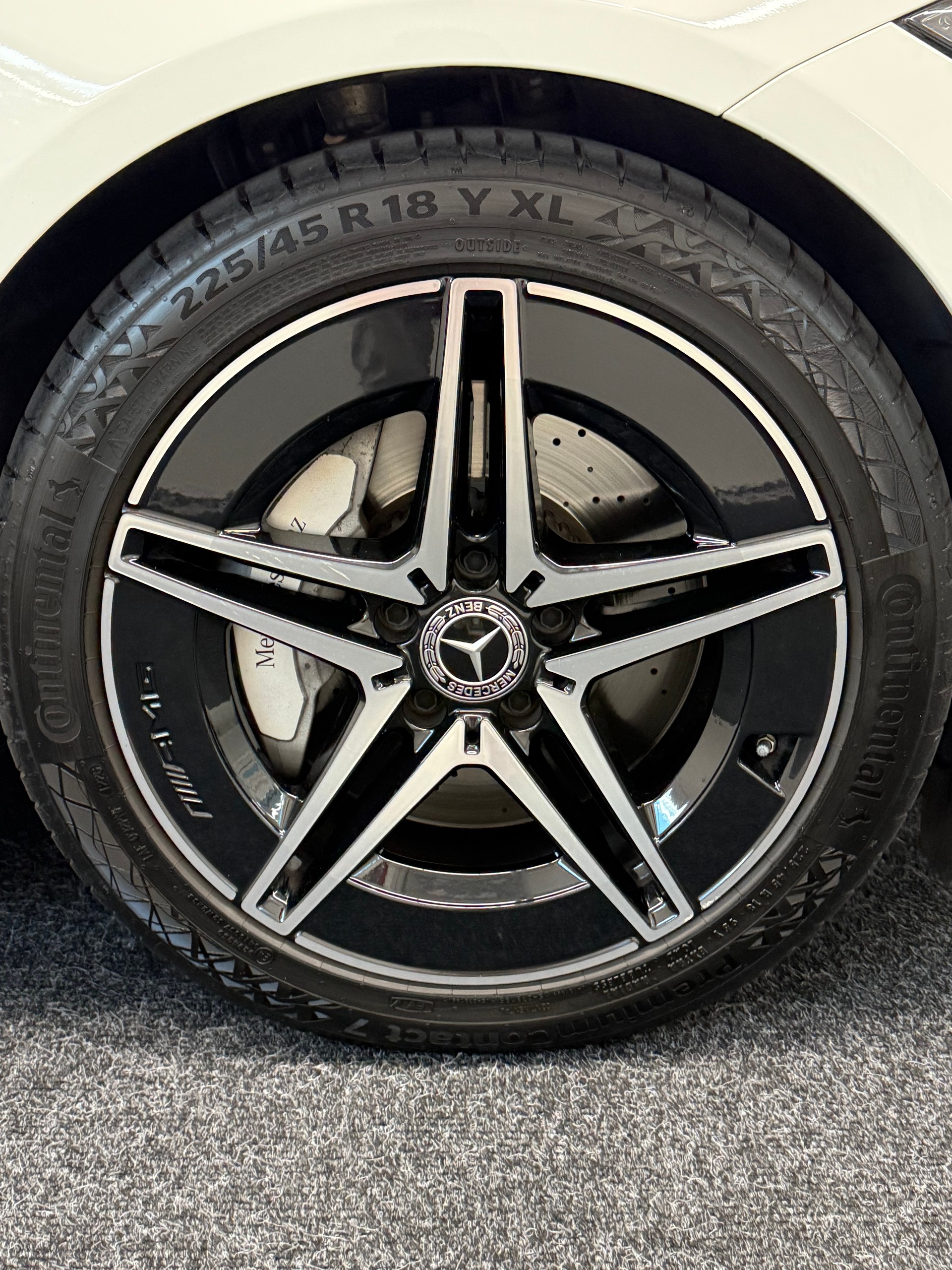 MERCEDES-BENZ C 220 d T 4Matic AMG Line-image-13