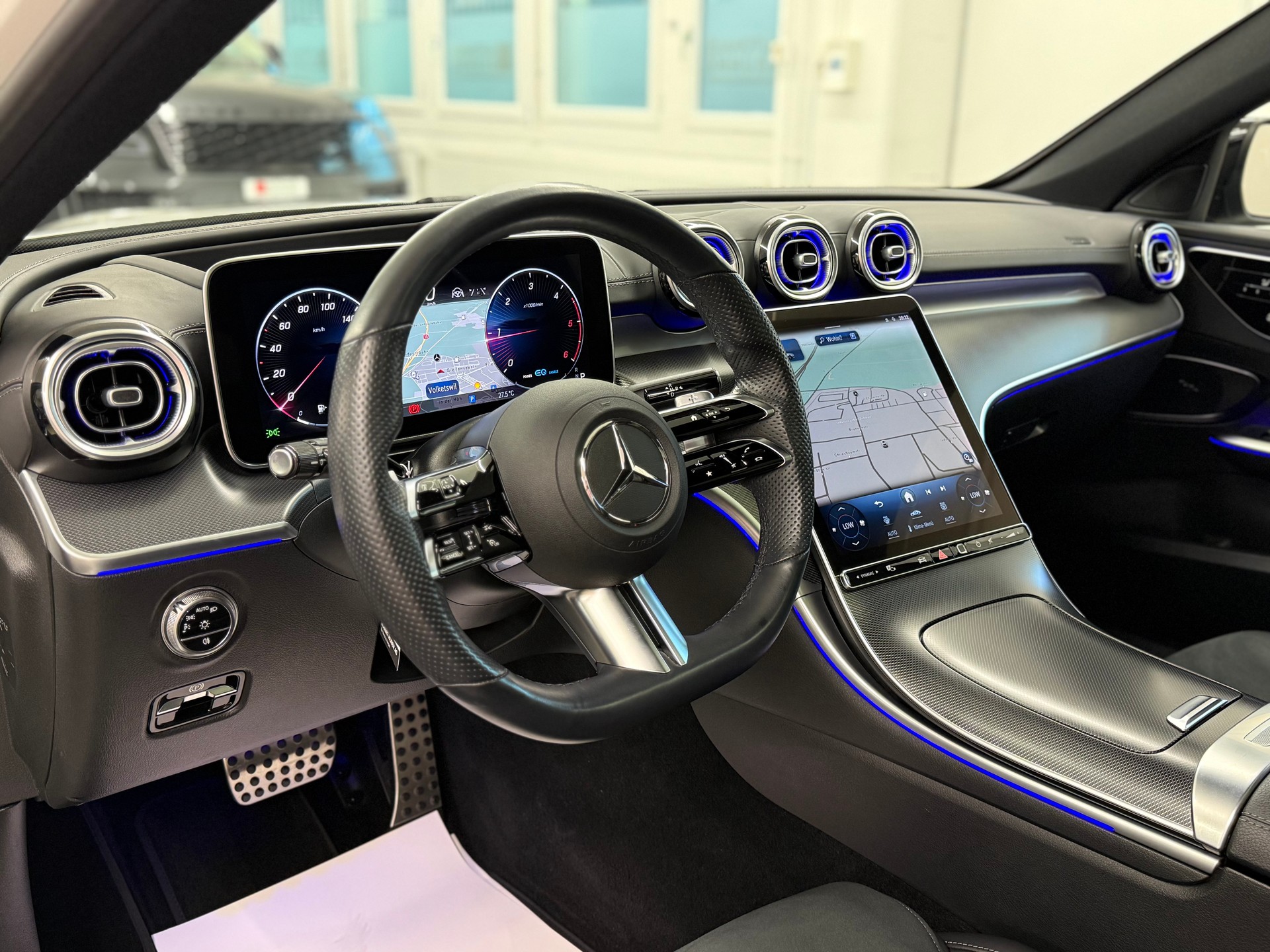 MERCEDES-BENZ C 220 d T 4Matic AMG Line-image-14