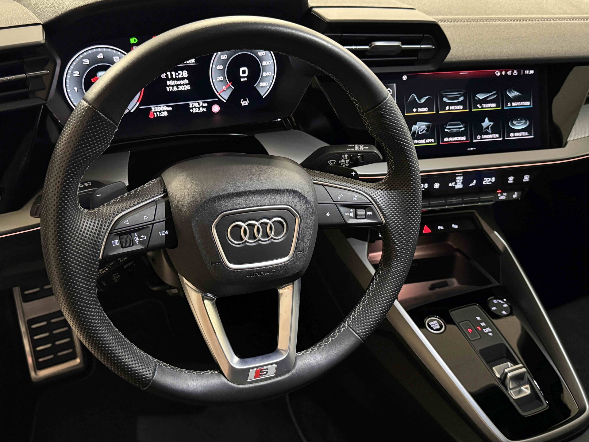 AUDI A3 Sportback 40 TFSI S line quattro S-tronic-image-9