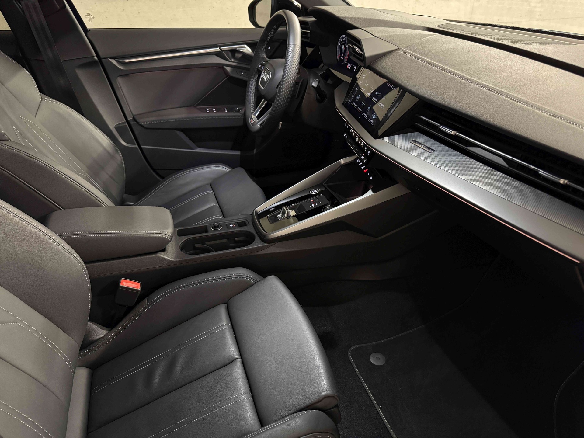 AUDI A3 Sportback 40 TFSI S line quattro S-tronic-image-13