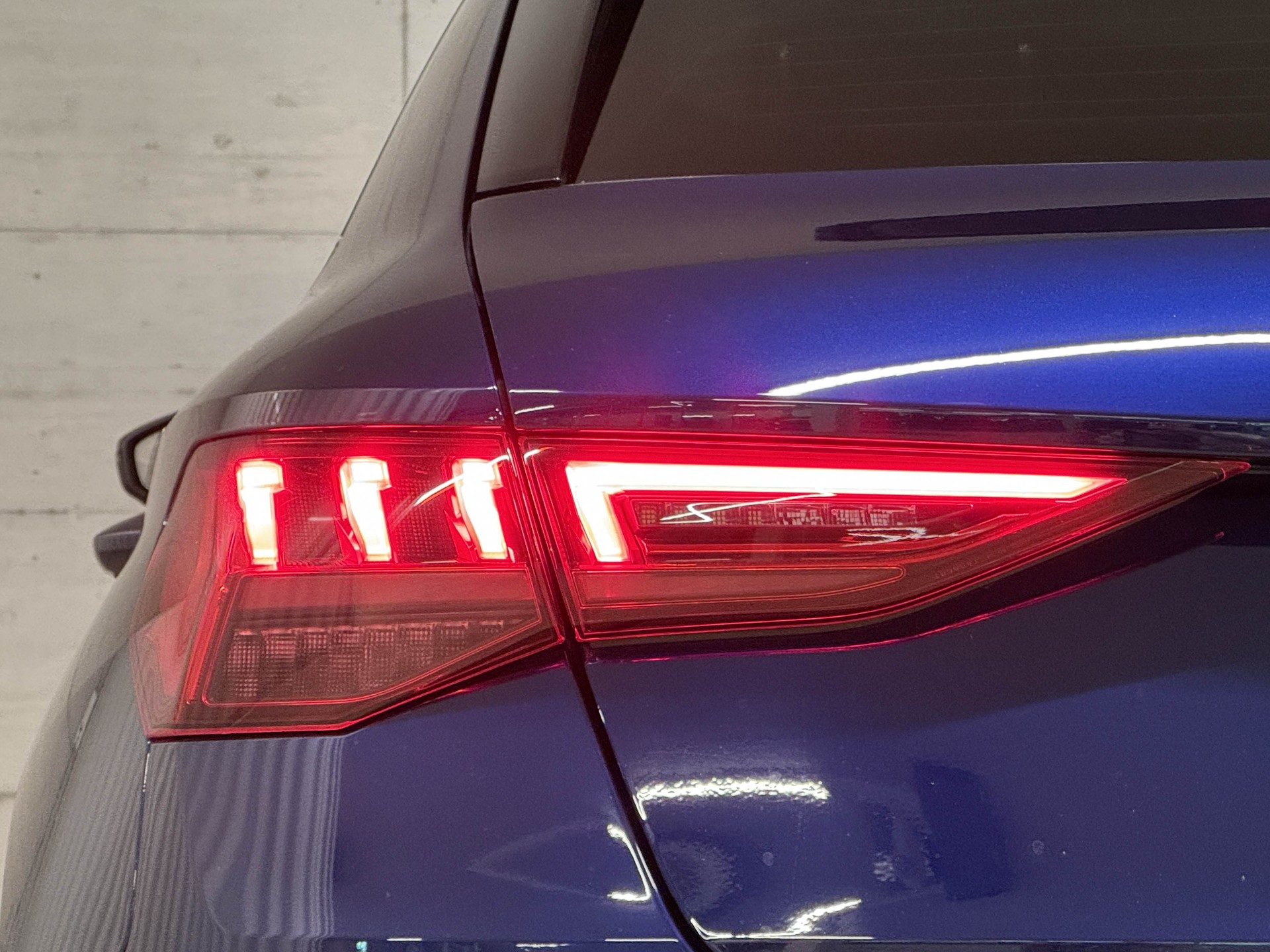 AUDI A3 Sportback 40 TFSI S line quattro S-tronic-image-4