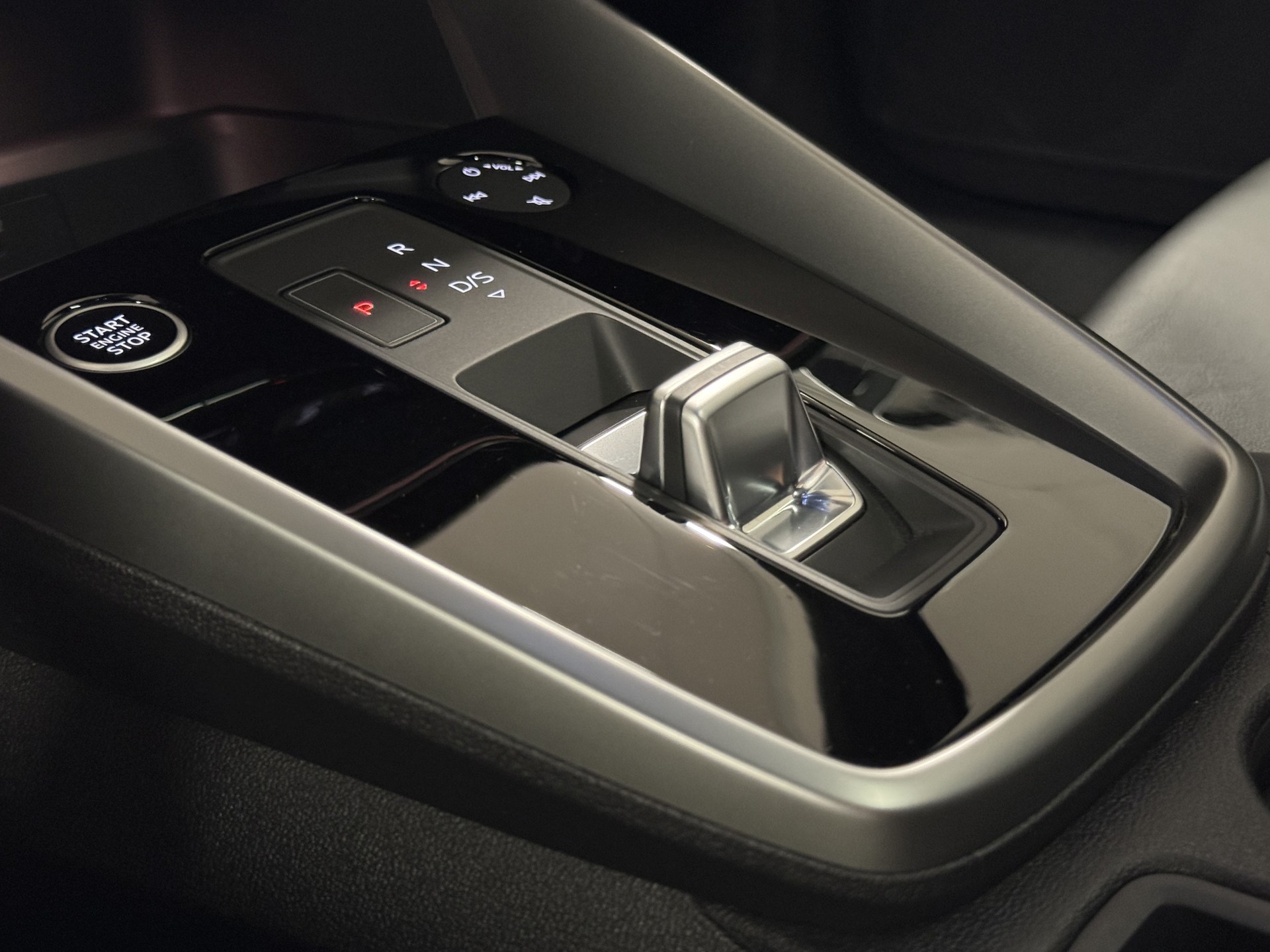 AUDI A3 Sportback 40 TFSI S line quattro S-tronic-image-12