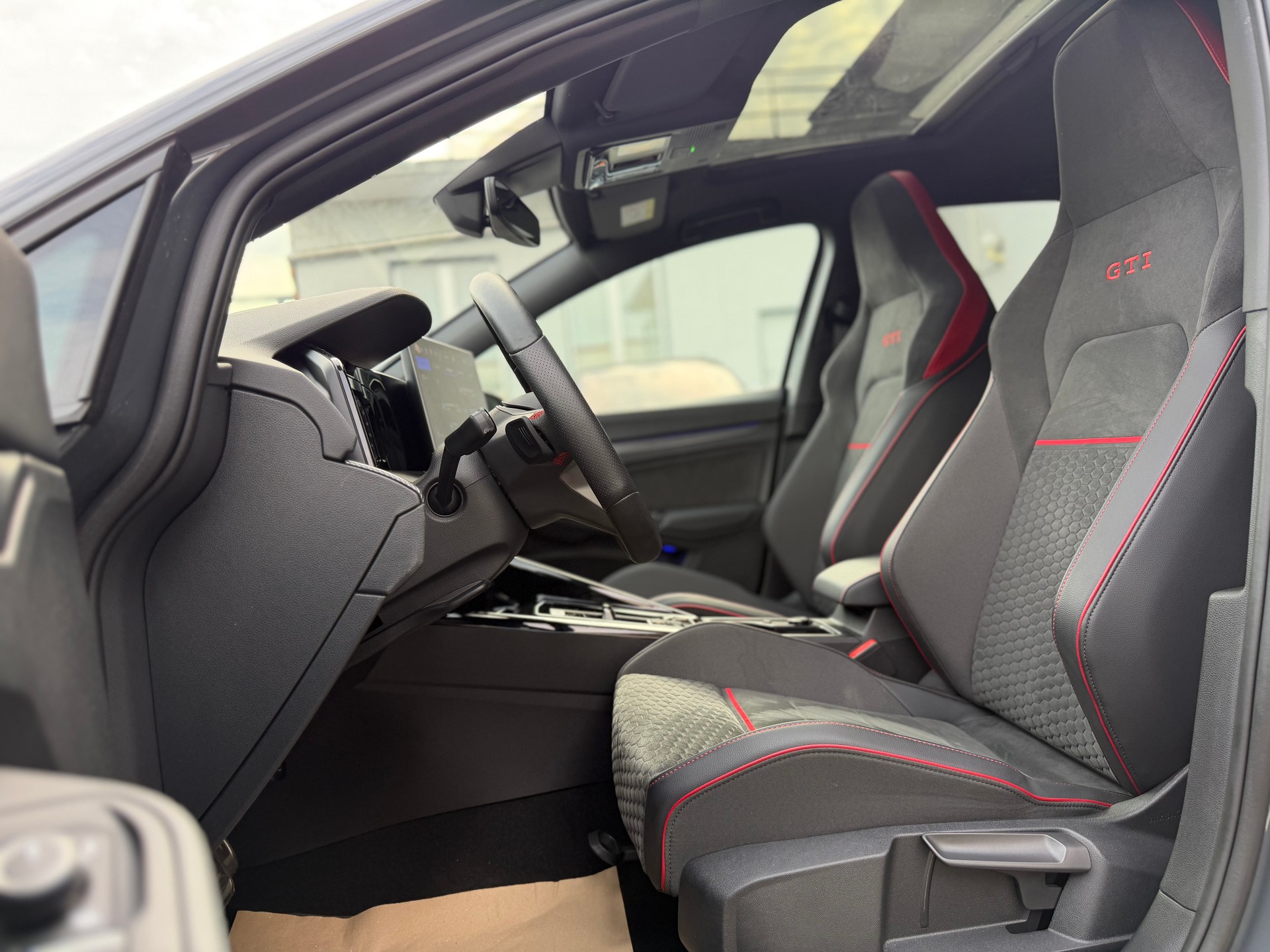 VW Golf 2.0 TSI GTI Clubsport DSG Akrapovic-image-10