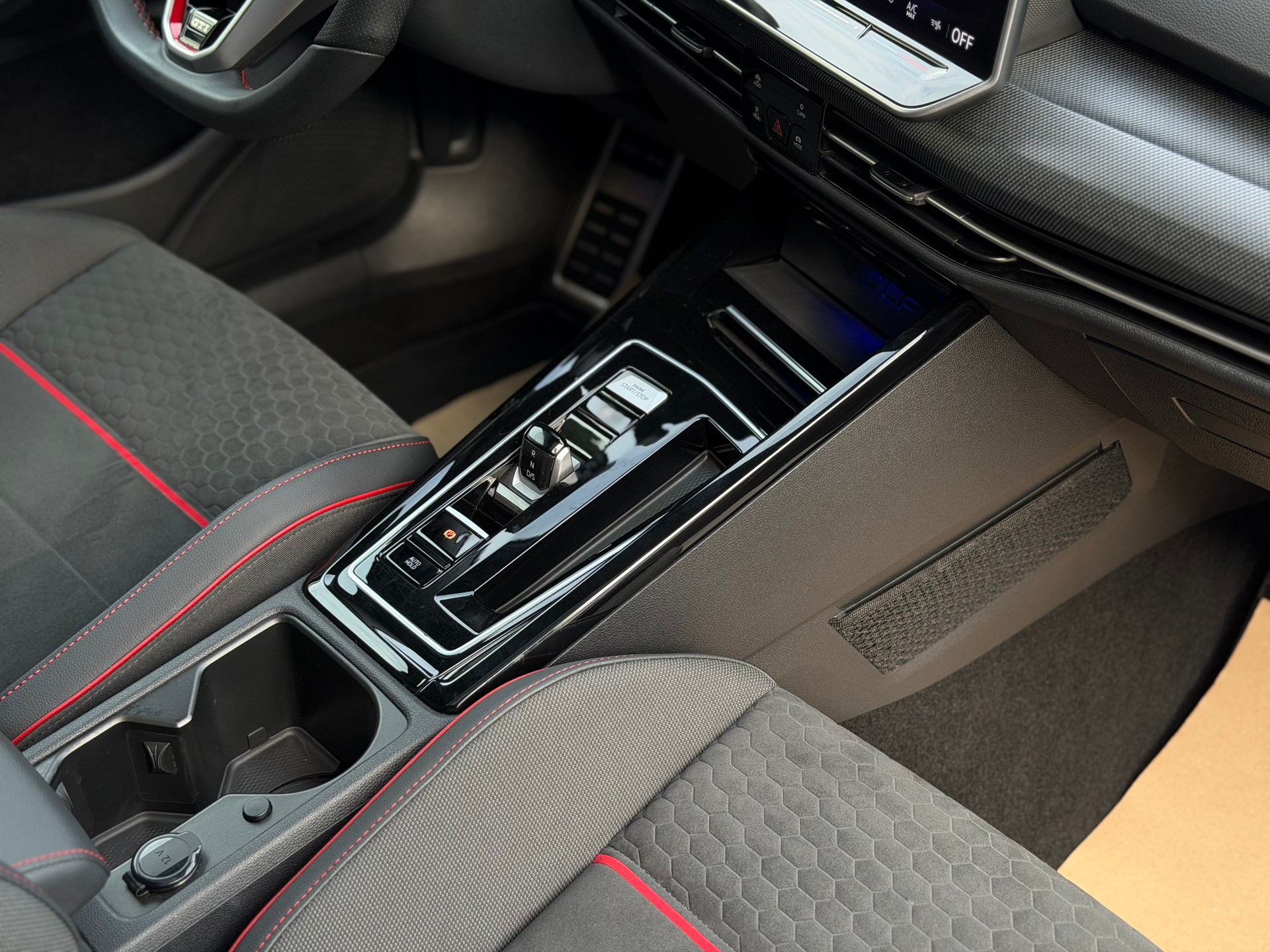 VW Golf 2.0 TSI GTI Clubsport DSG Akrapovic-image-17