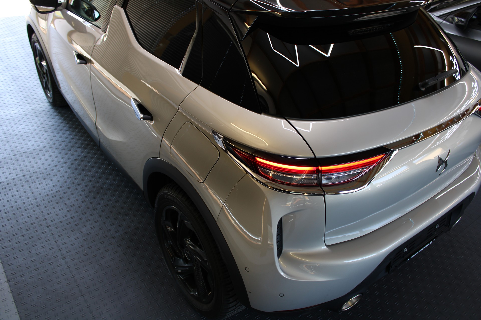 DS AUTOMOBILES DS 3 Crossback 1.2 PureTech Bastille EAT8-image-3