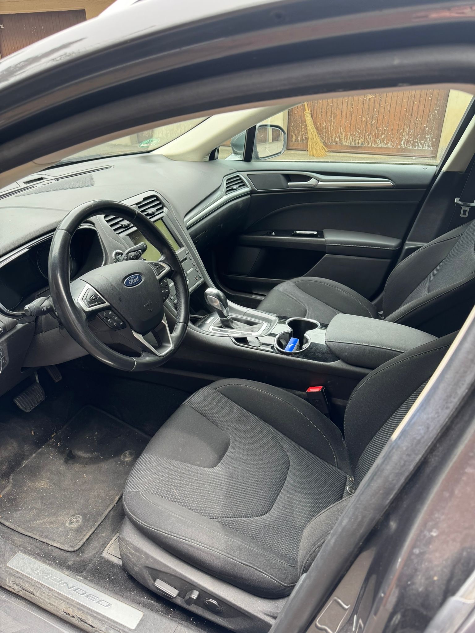 FORD Mondeo 2.0 TDCi Trend PowerShift-image-8