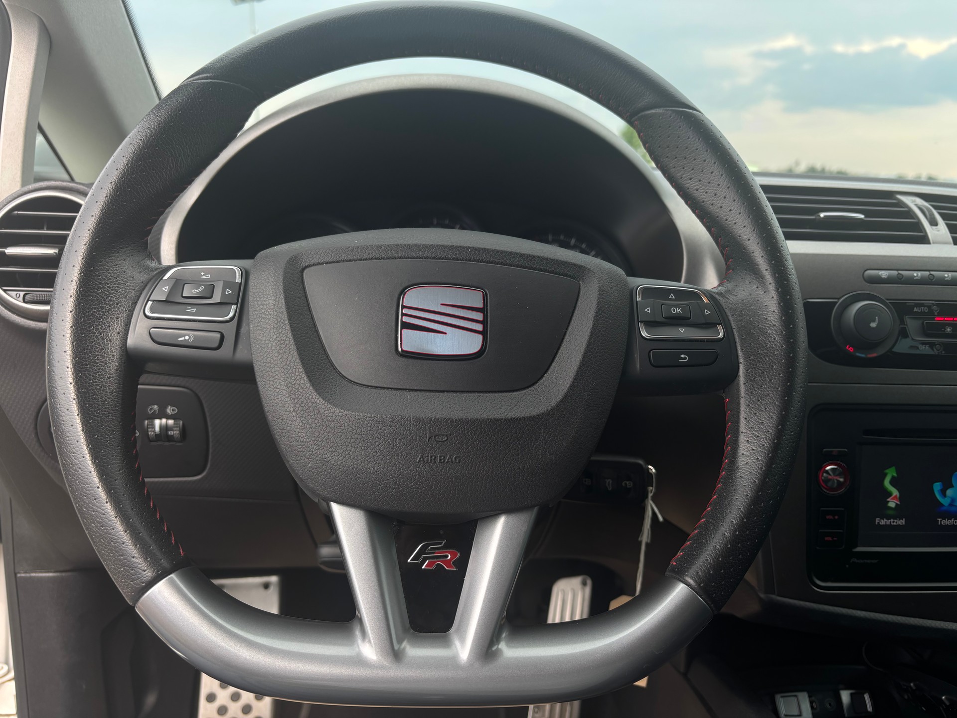 SEAT Leon 1.4 TSI FR-image-7