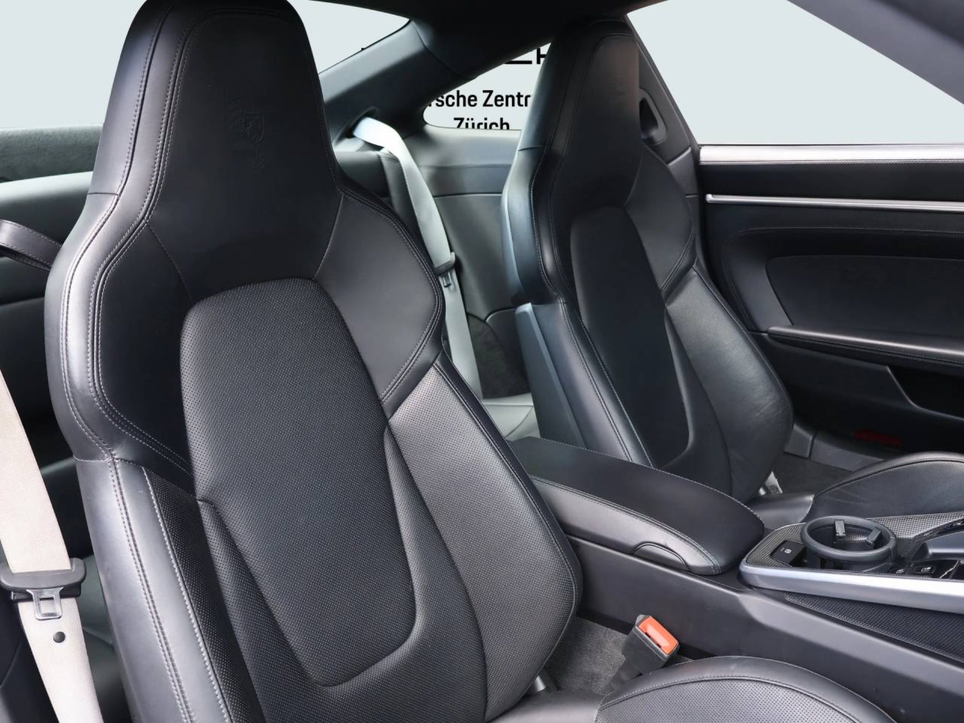 PORSCHE 911 Carrera 4S-image-13