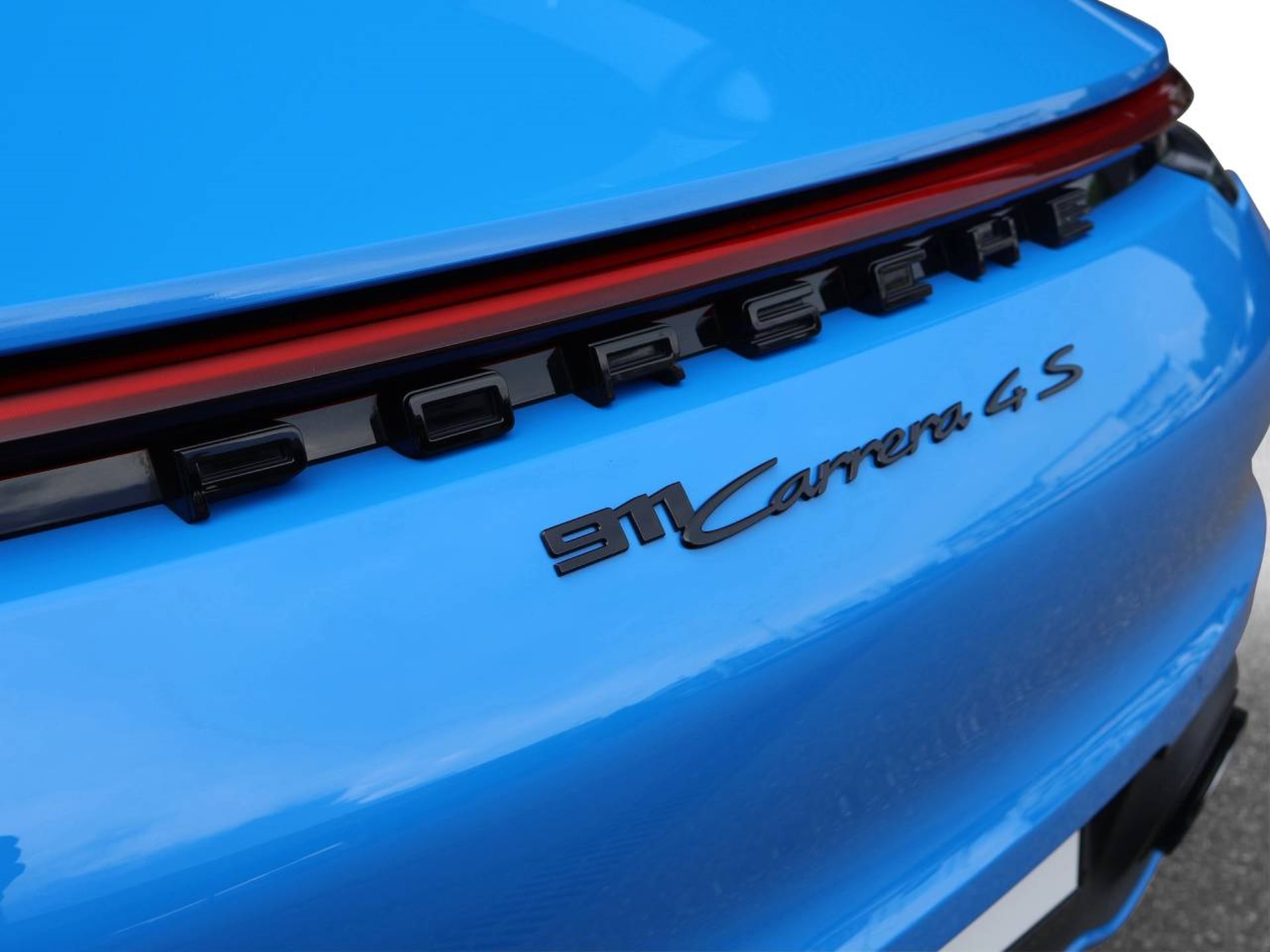 PORSCHE 911 Carrera 4S-image-30