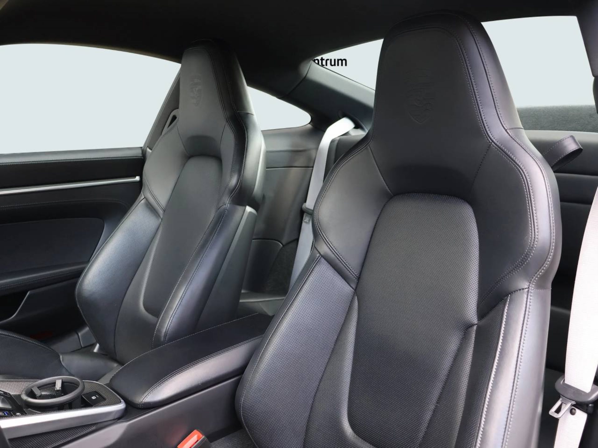 PORSCHE 911 Carrera 4S-image-4