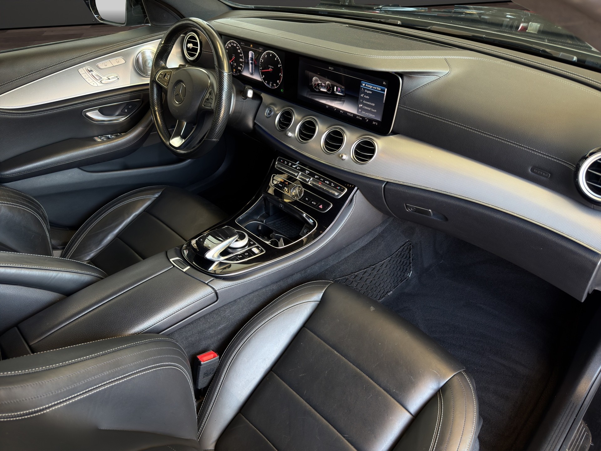 MERCEDES-BENZ E 250 AMG Line 9G-Tronic-image-17